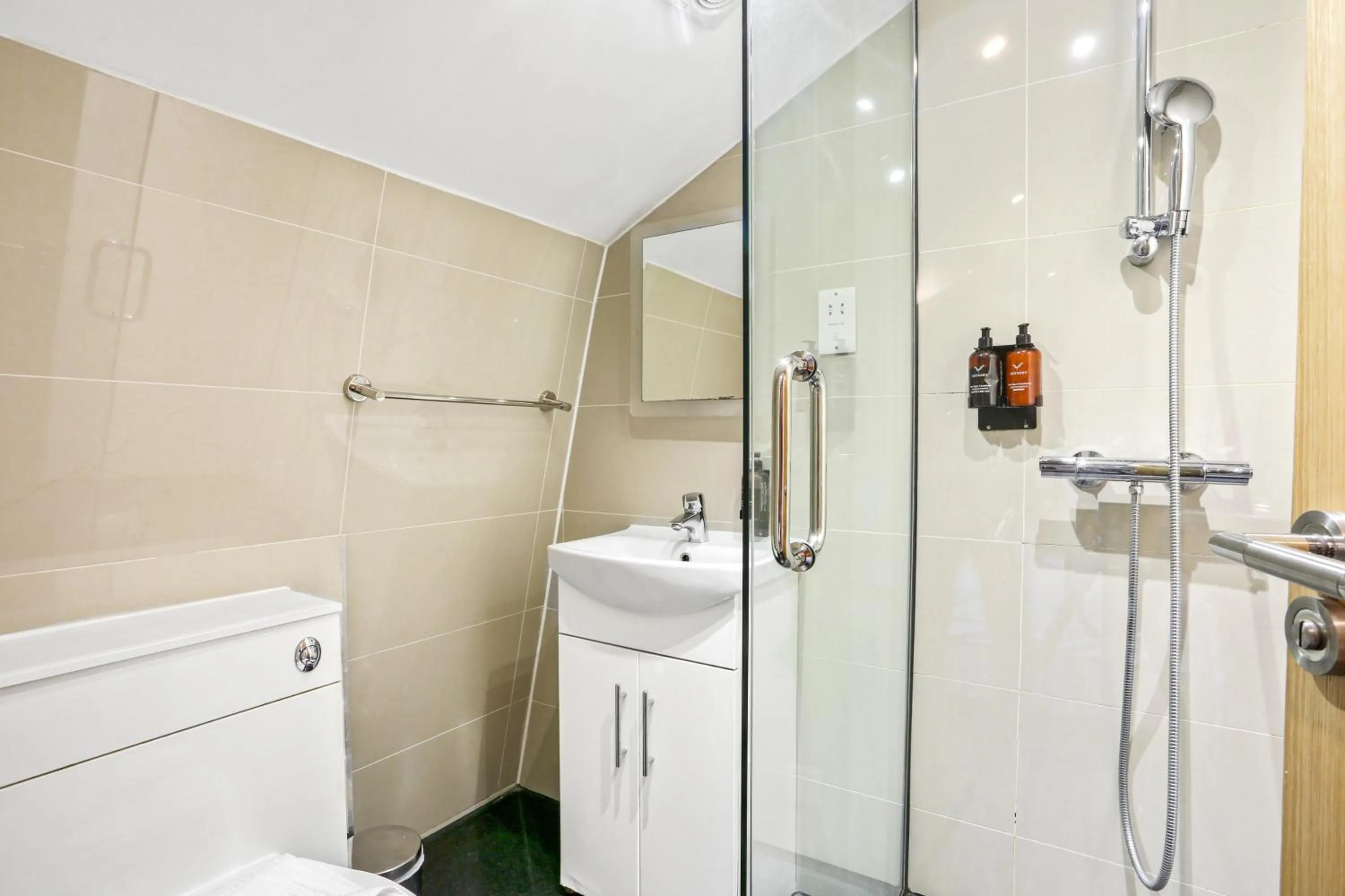 Bathroom in BeiRoom Hyde Park Apartments