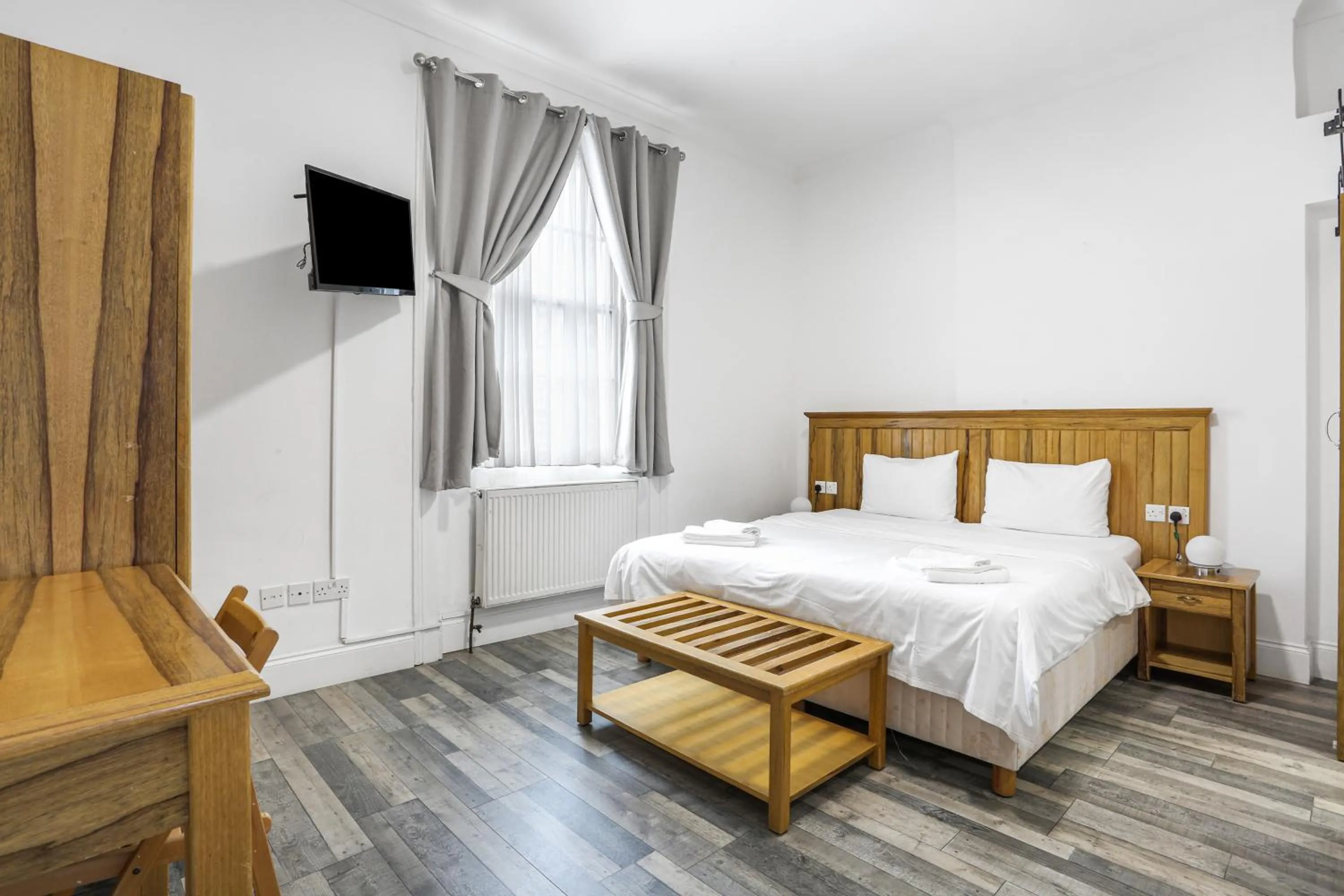 Bedroom, Bed in BeiRoom Hyde Park Apartments