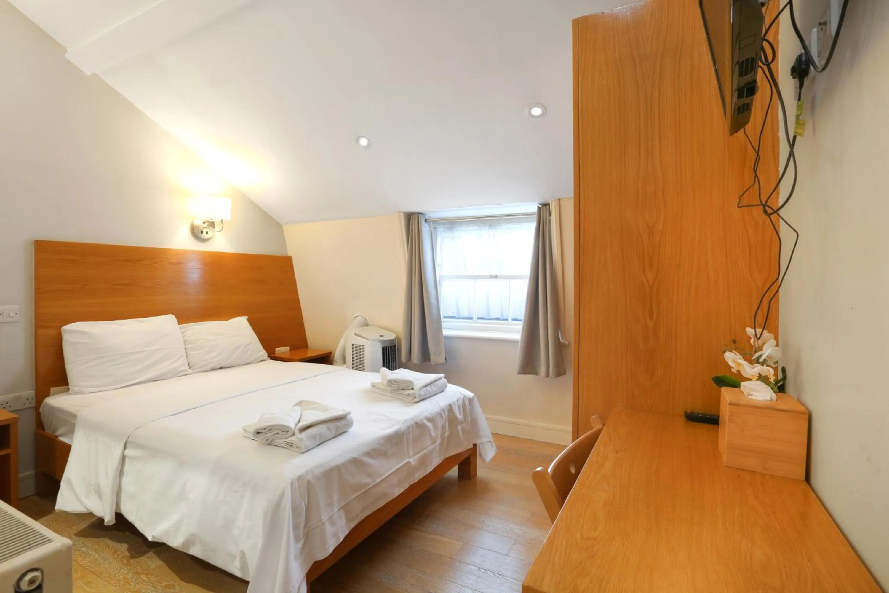 Bed in BeiRoom Hyde Park Apartments