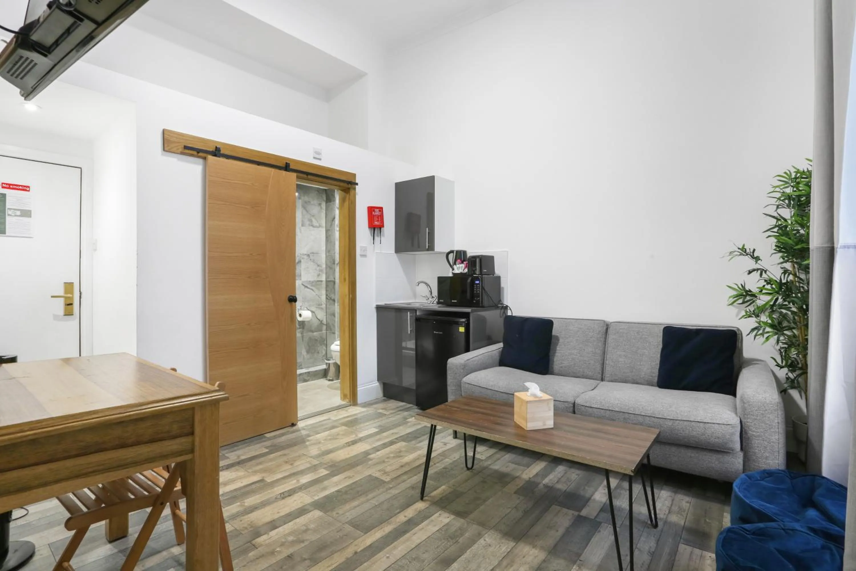 Living room in BeiRoom Hyde Park Apartments