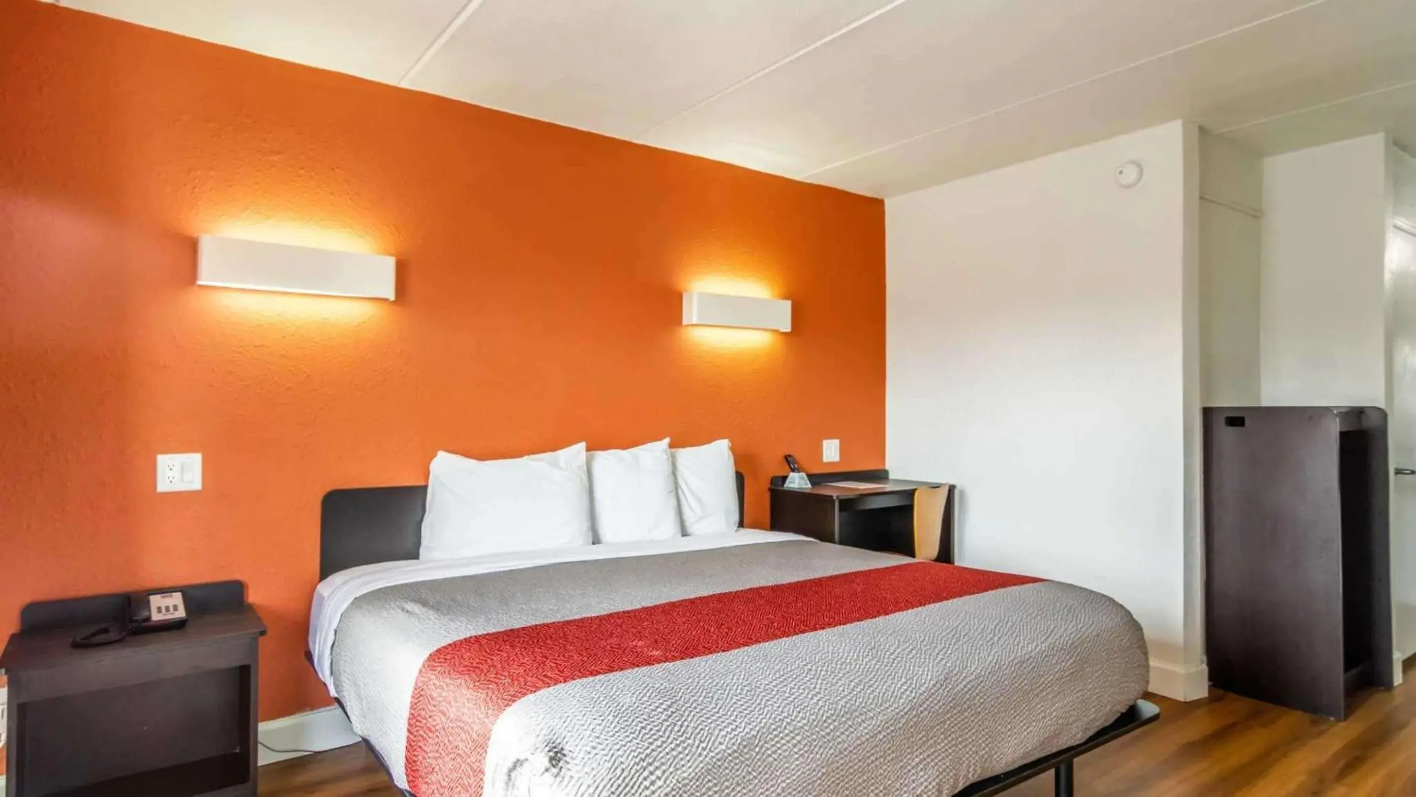 King Room - Disability Access - Non-Smoking in Motel 6-Brunswick, GA King Room - Disability Access - Non-Smoking in Motel 6-Brunswick, GA