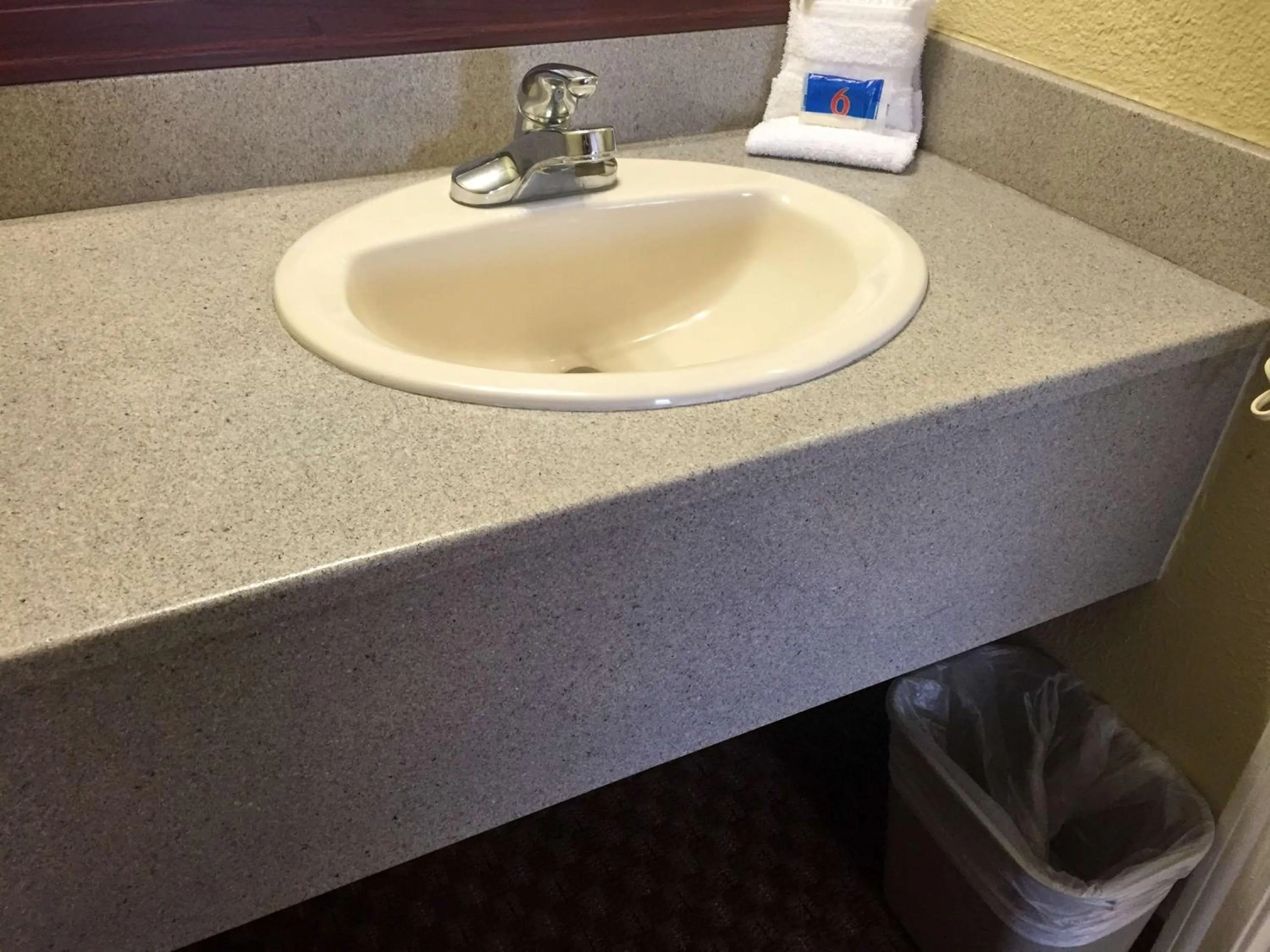 Photo of the whole room in Motel 6-Brunswick, GA