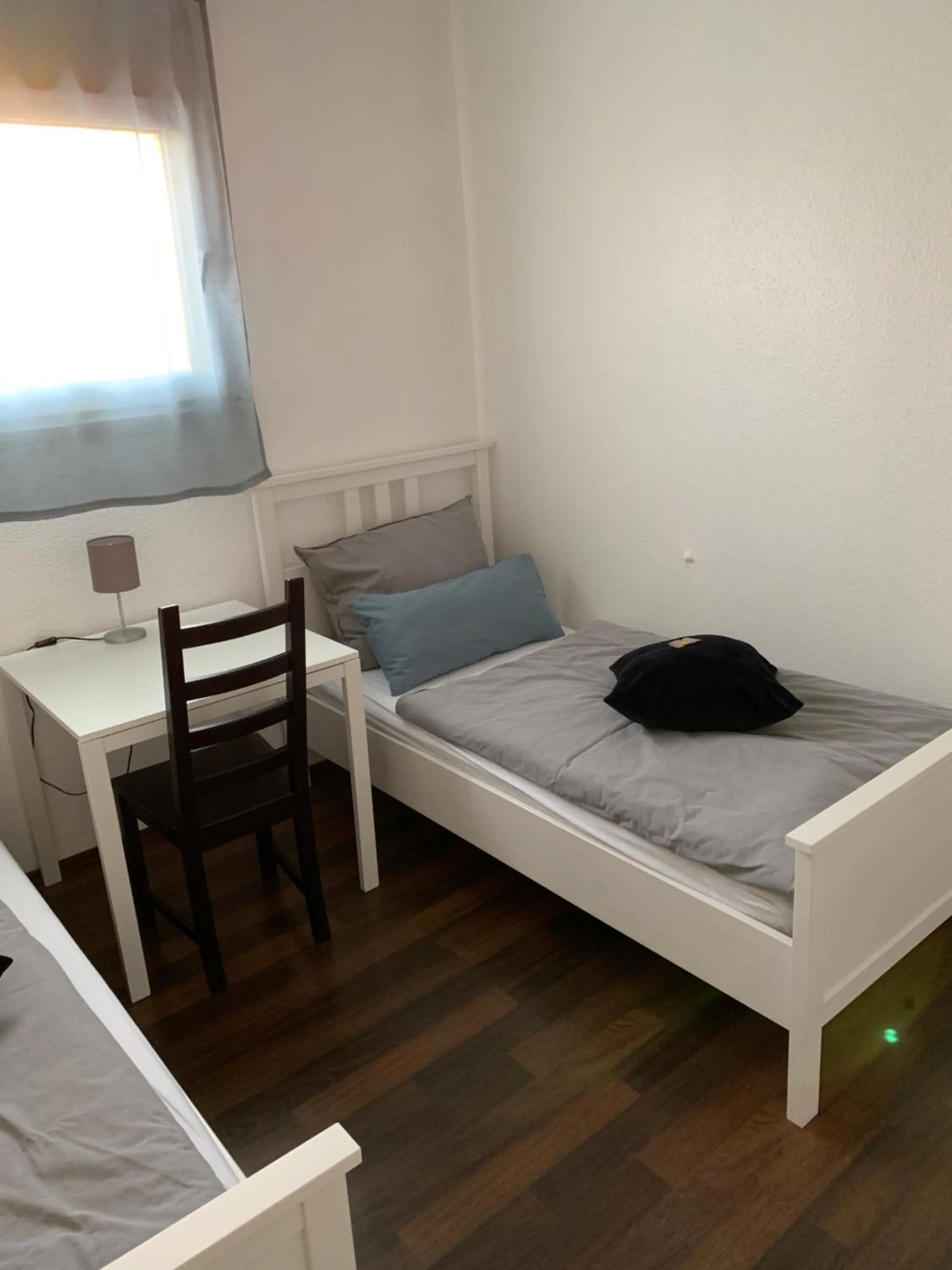 Photo of the whole room, Bed in Zum armen Mann