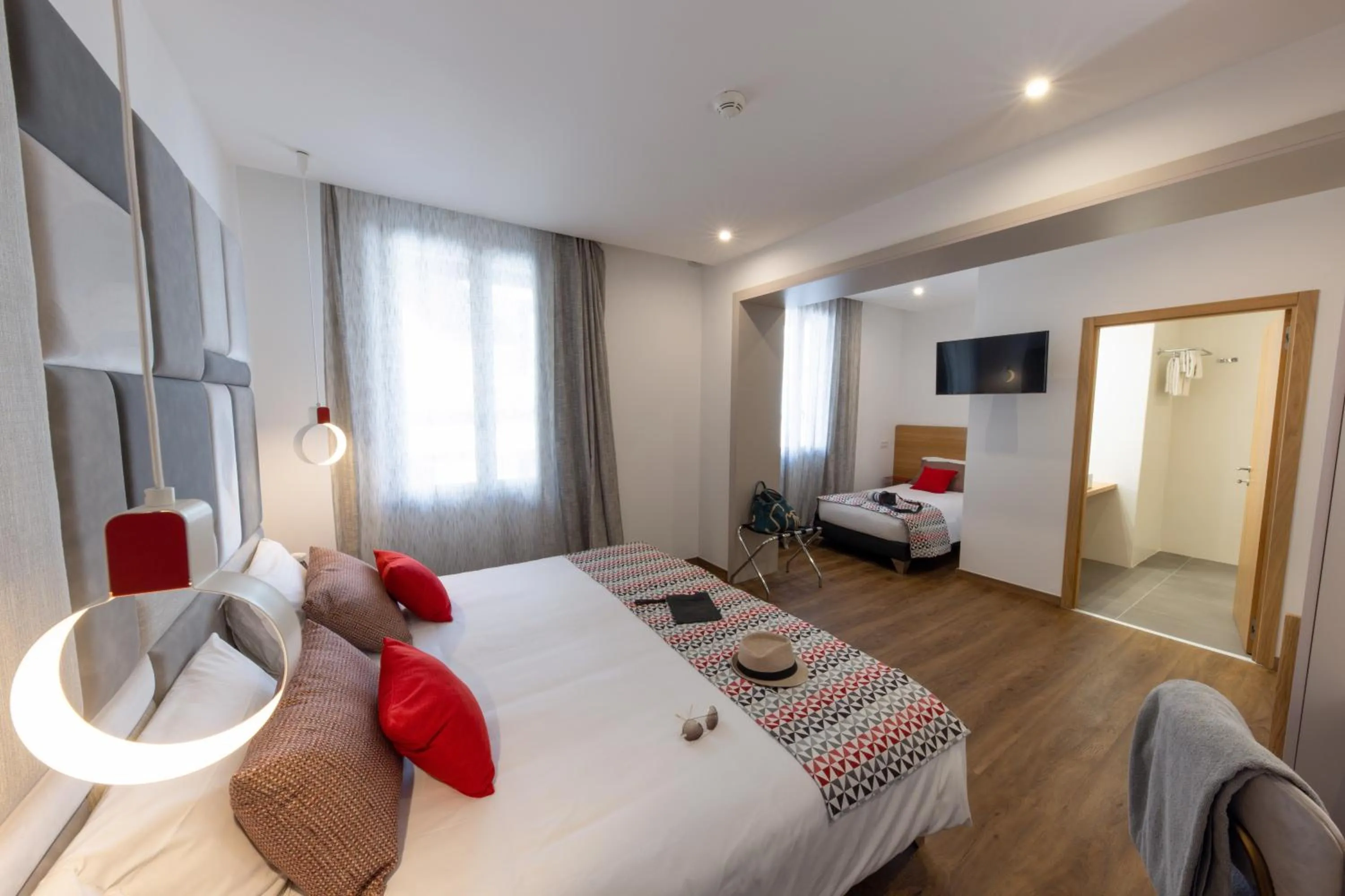 Photo of the whole room, Bed in Hôtel Méditerranée