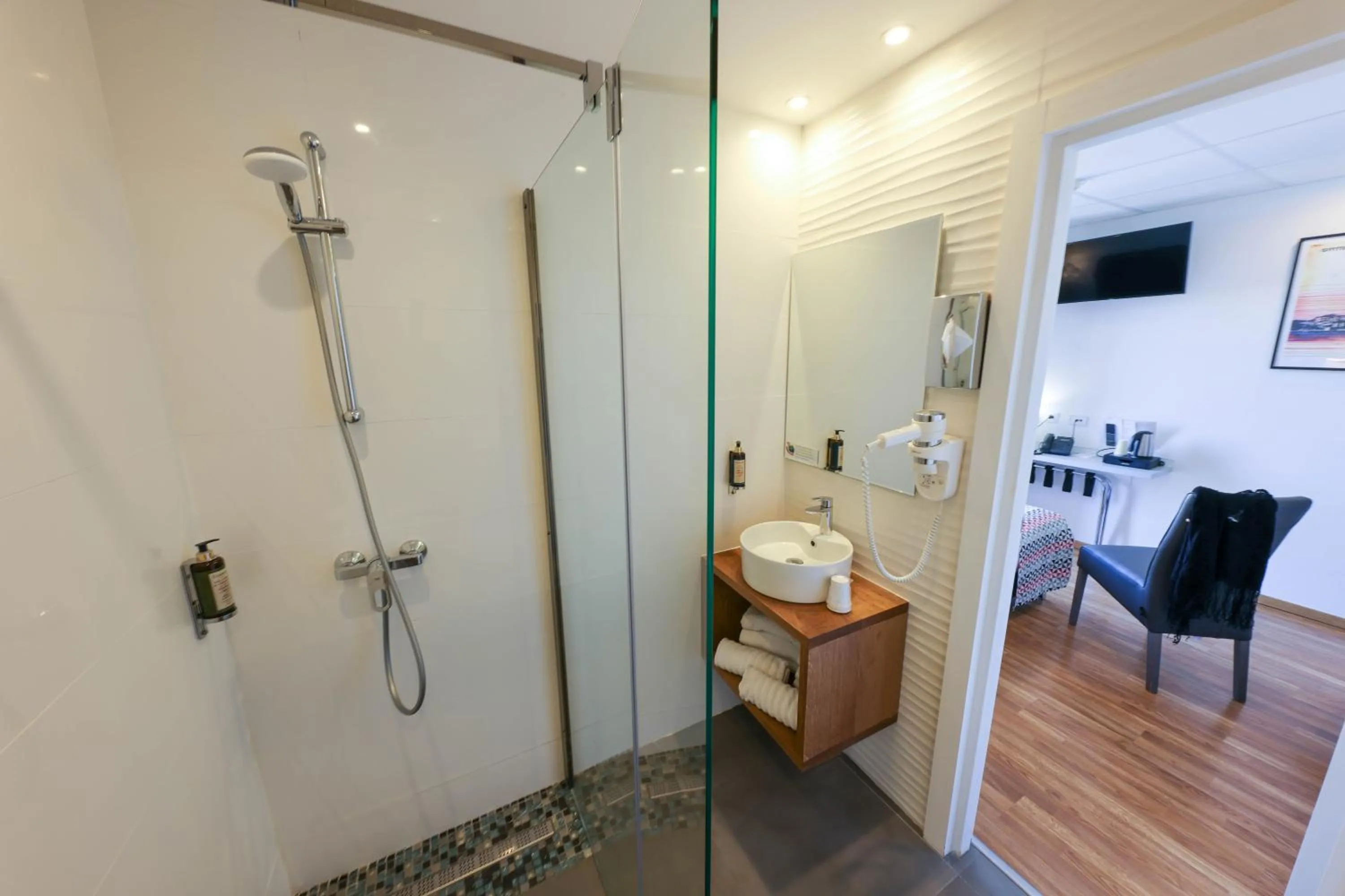 Bathroom in Hôtel Méditerranée