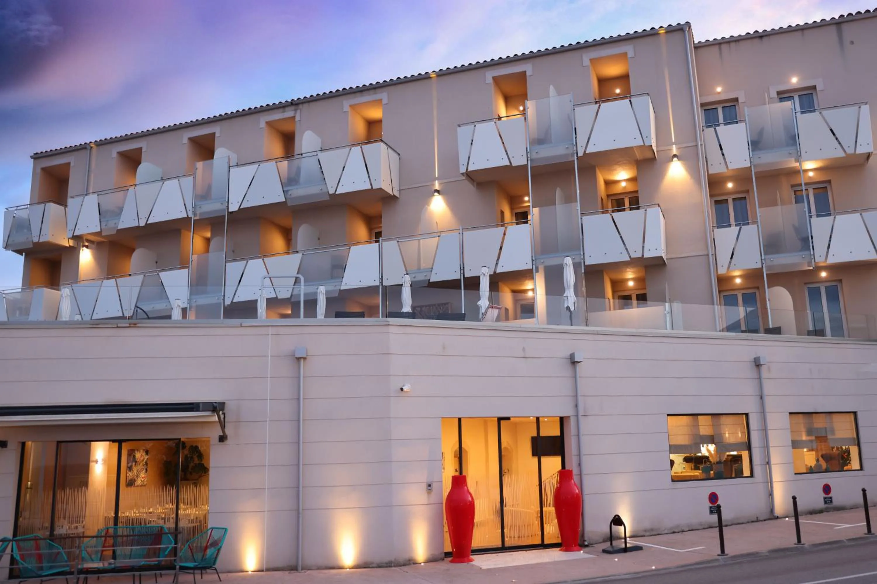 Property building in Hôtel Méditerranée