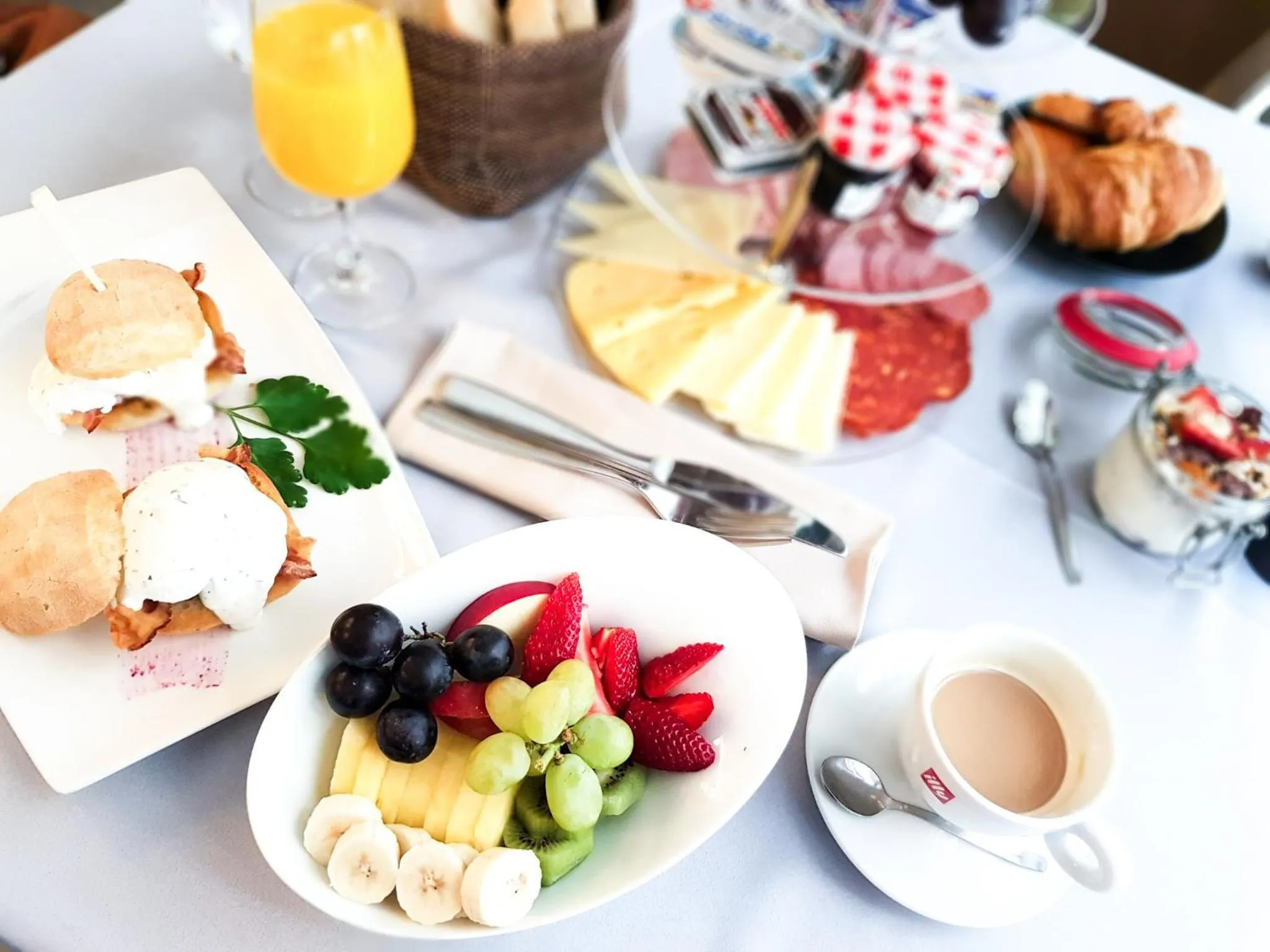 Breakfast in Art Hotel Kalelarga