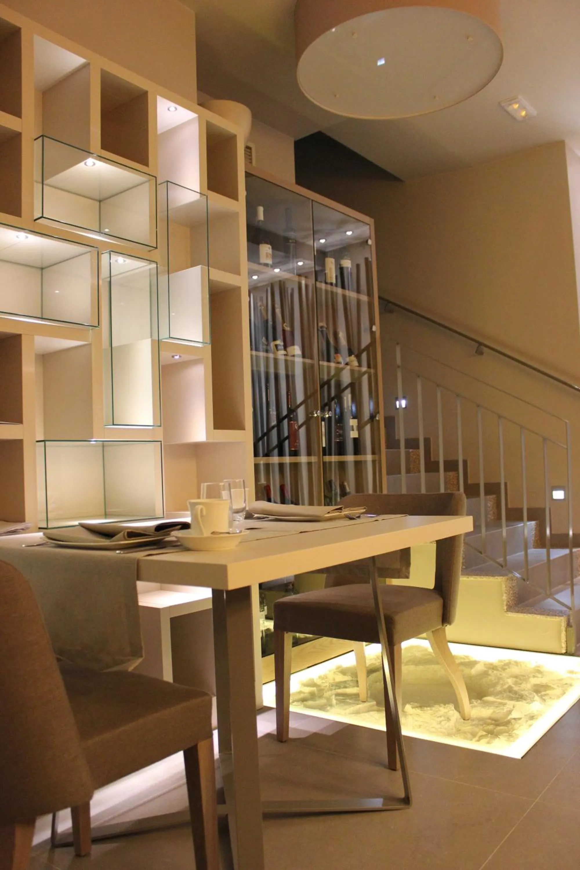 Restaurant/places to eat in Art Hotel Kalelarga