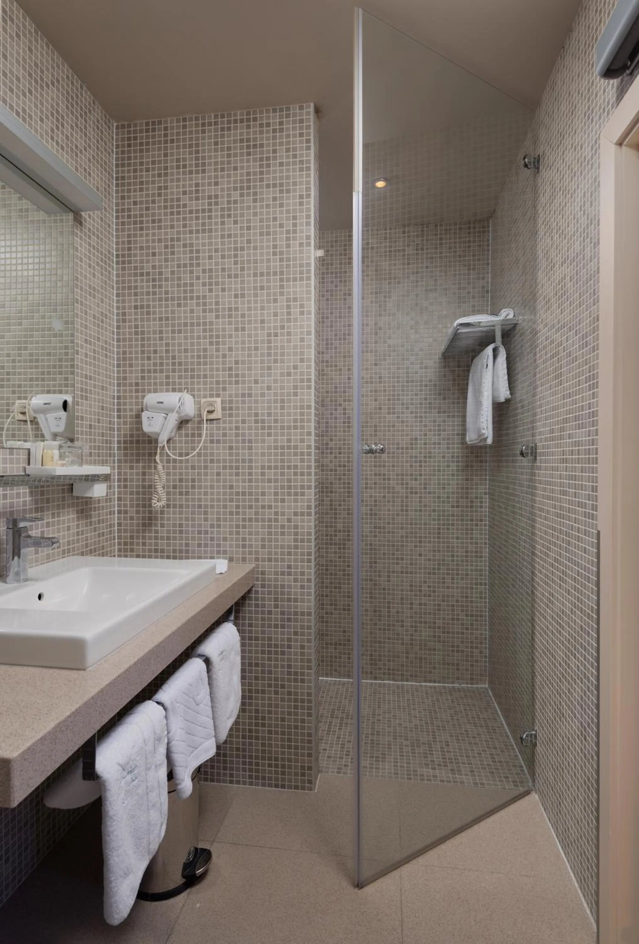 Shower in Art Hotel Kalelarga