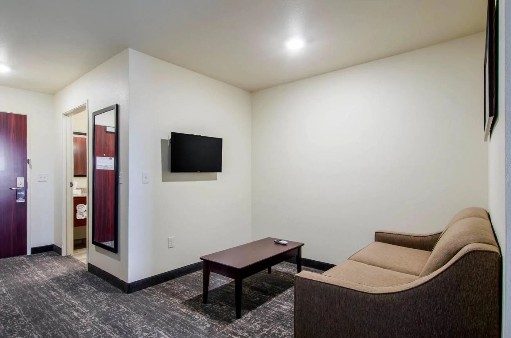 Cobblestone Hotel & Suites - Torrington