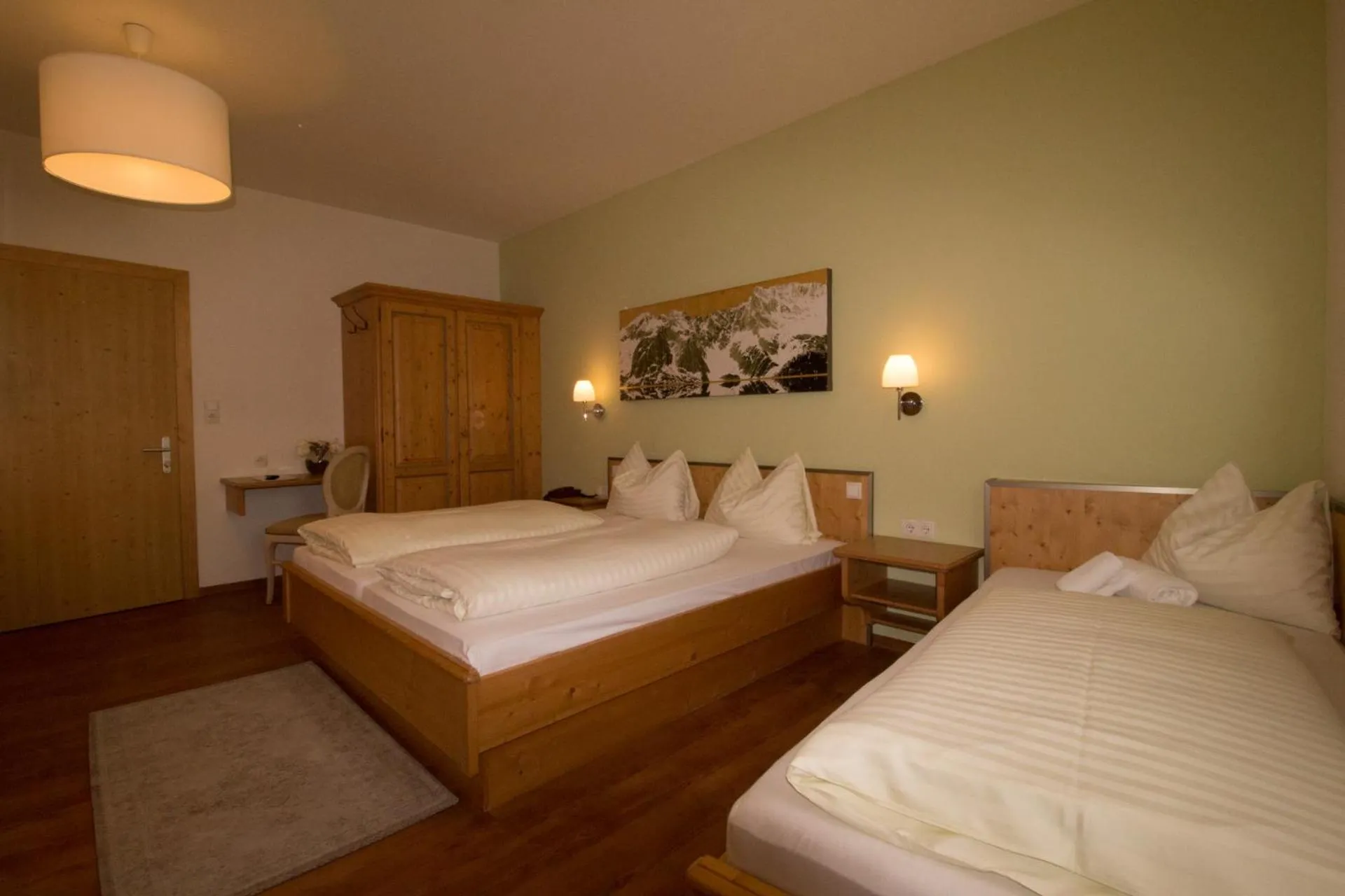 Photo of the whole room, Bed in Hotel Munde