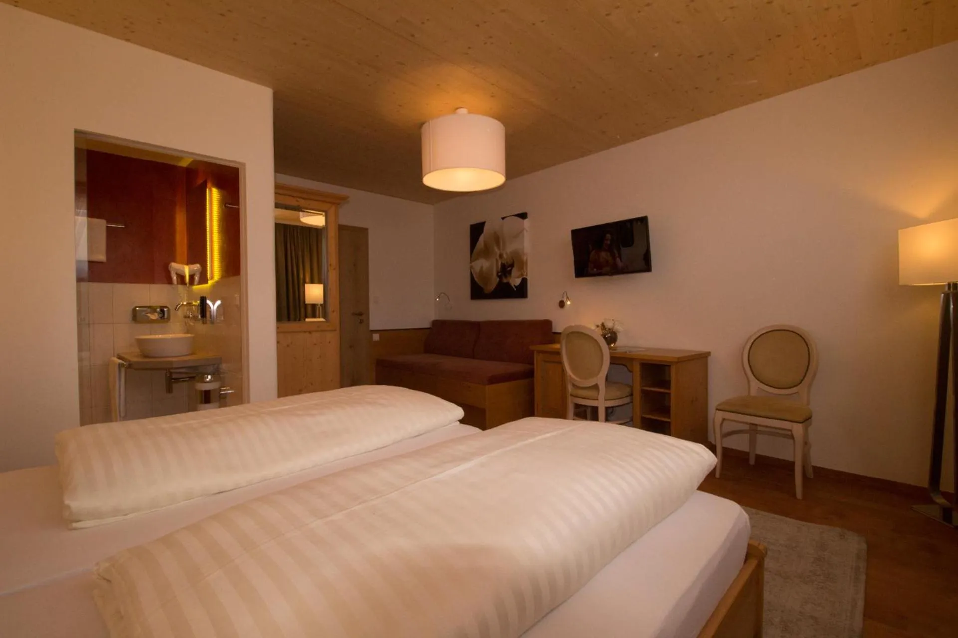 Photo of the whole room, Bed in Hotel Munde