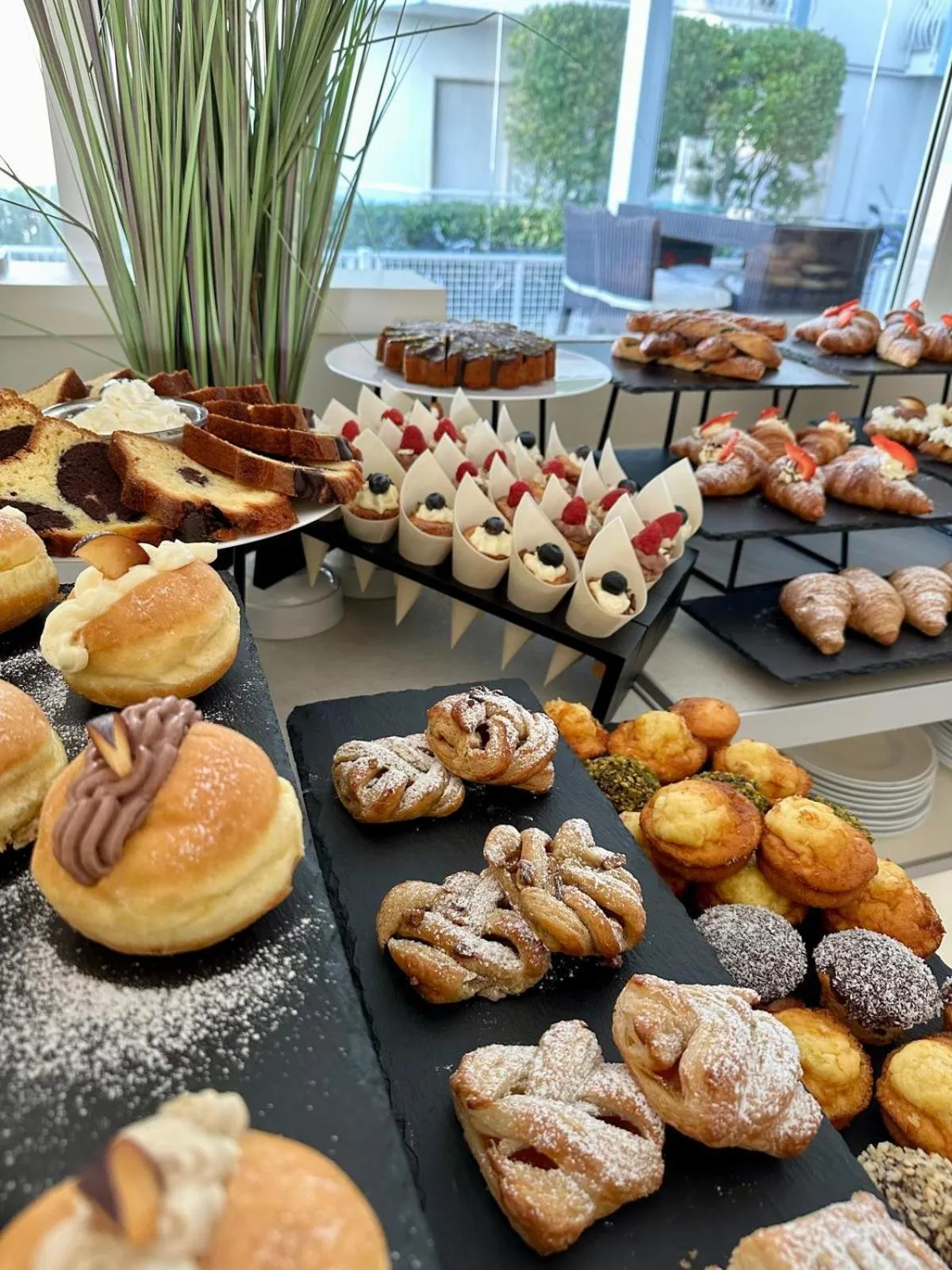 Buffet breakfast in Hotel Nizza Frontemare Superior 3 Stelle