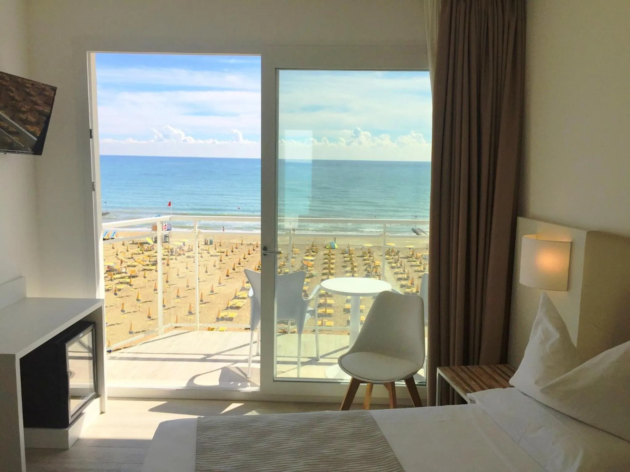 Bed in Hotel Nizza Frontemare Superior 3 Stelle