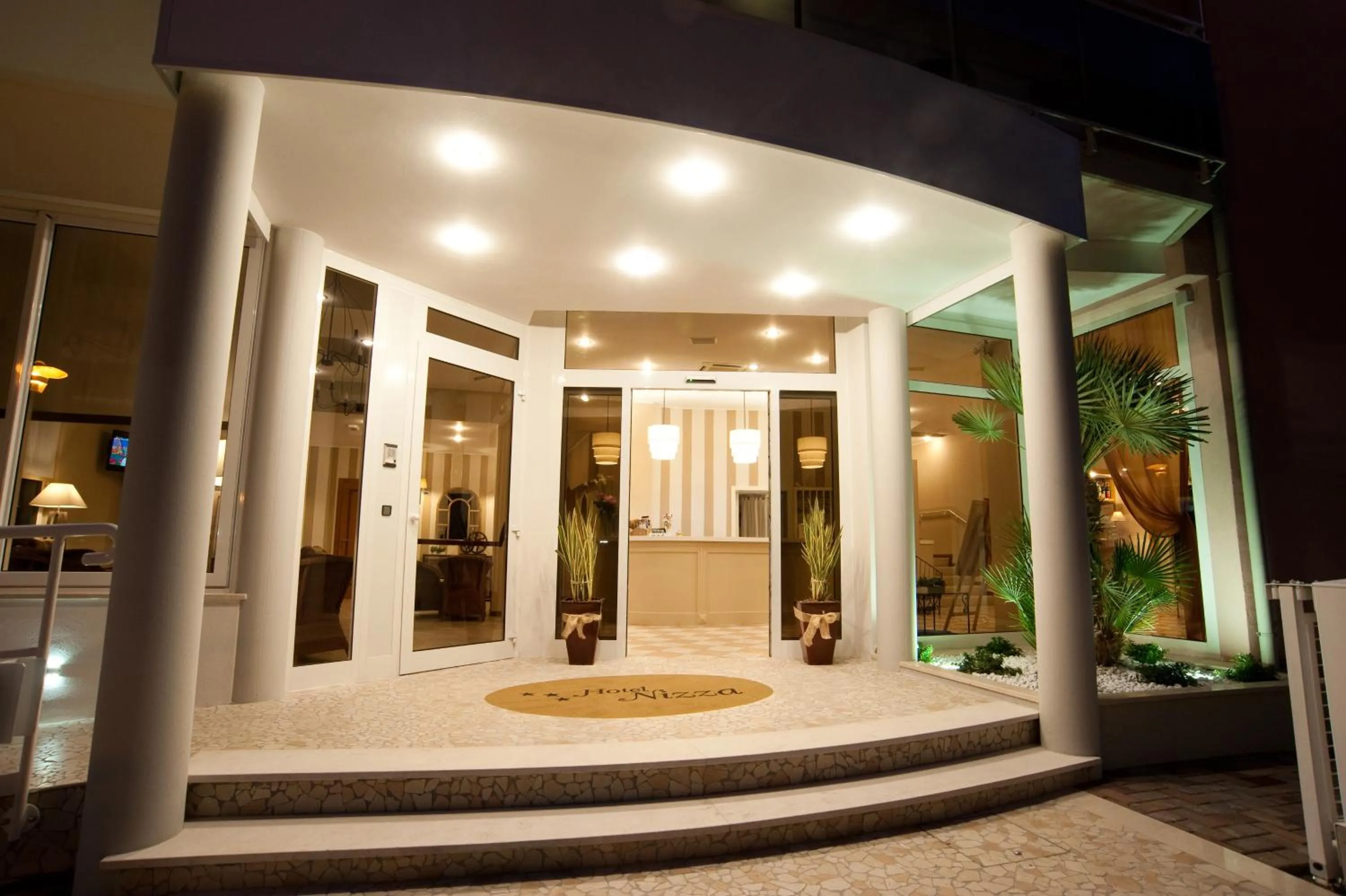Facade/entrance in Hotel Nizza Frontemare Superior 3 Stelle
