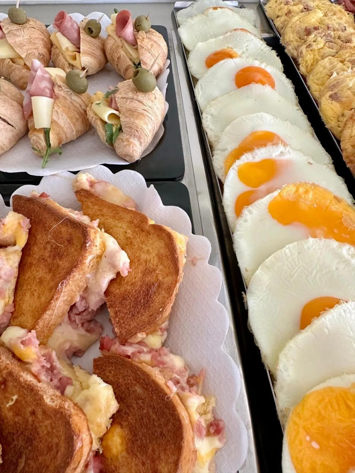 Buffet breakfast in Hotel Nizza Frontemare Superior 3 Stelle