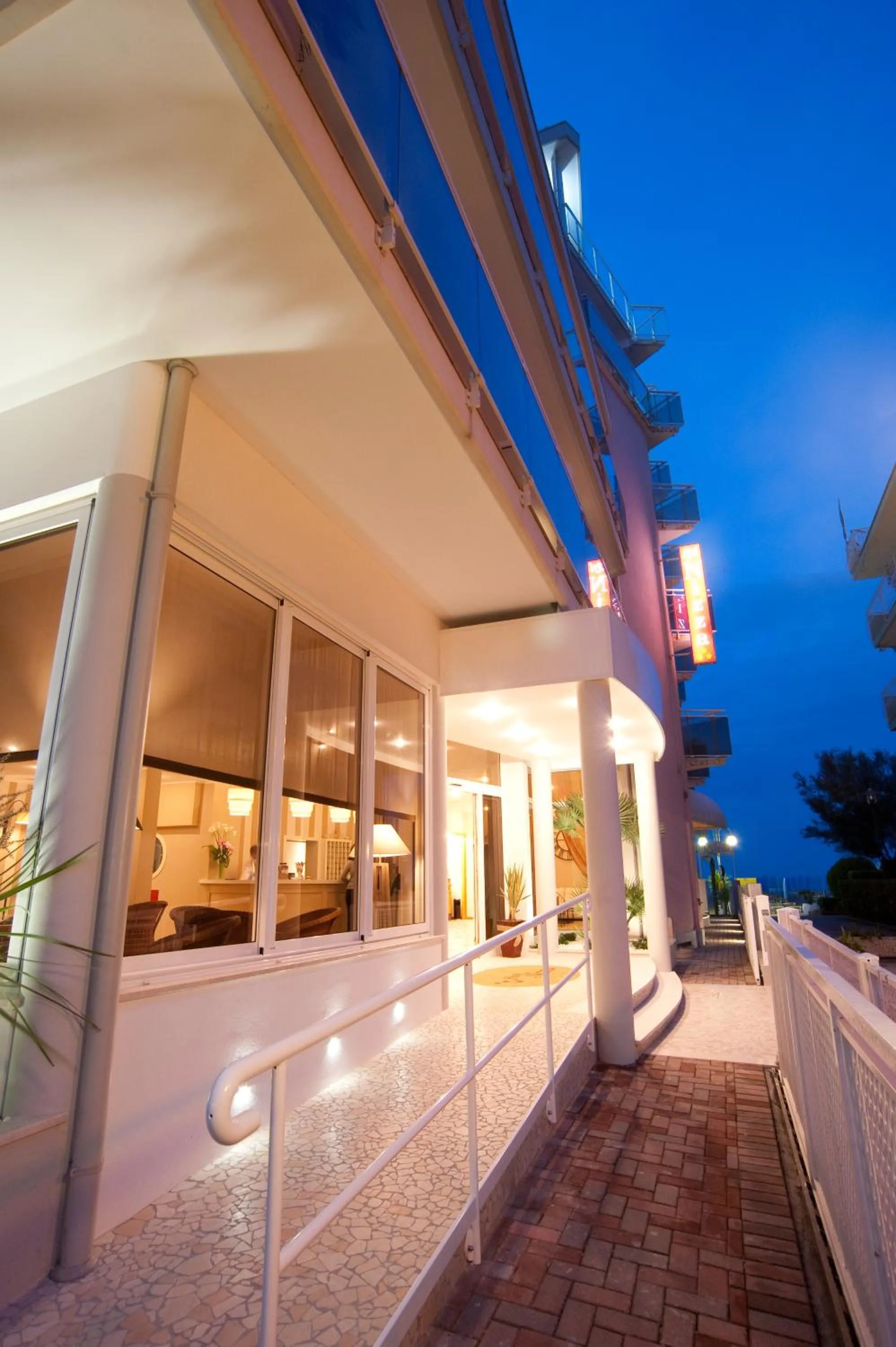 Facade/entrance in Hotel Nizza Frontemare Superior 3 Stelle