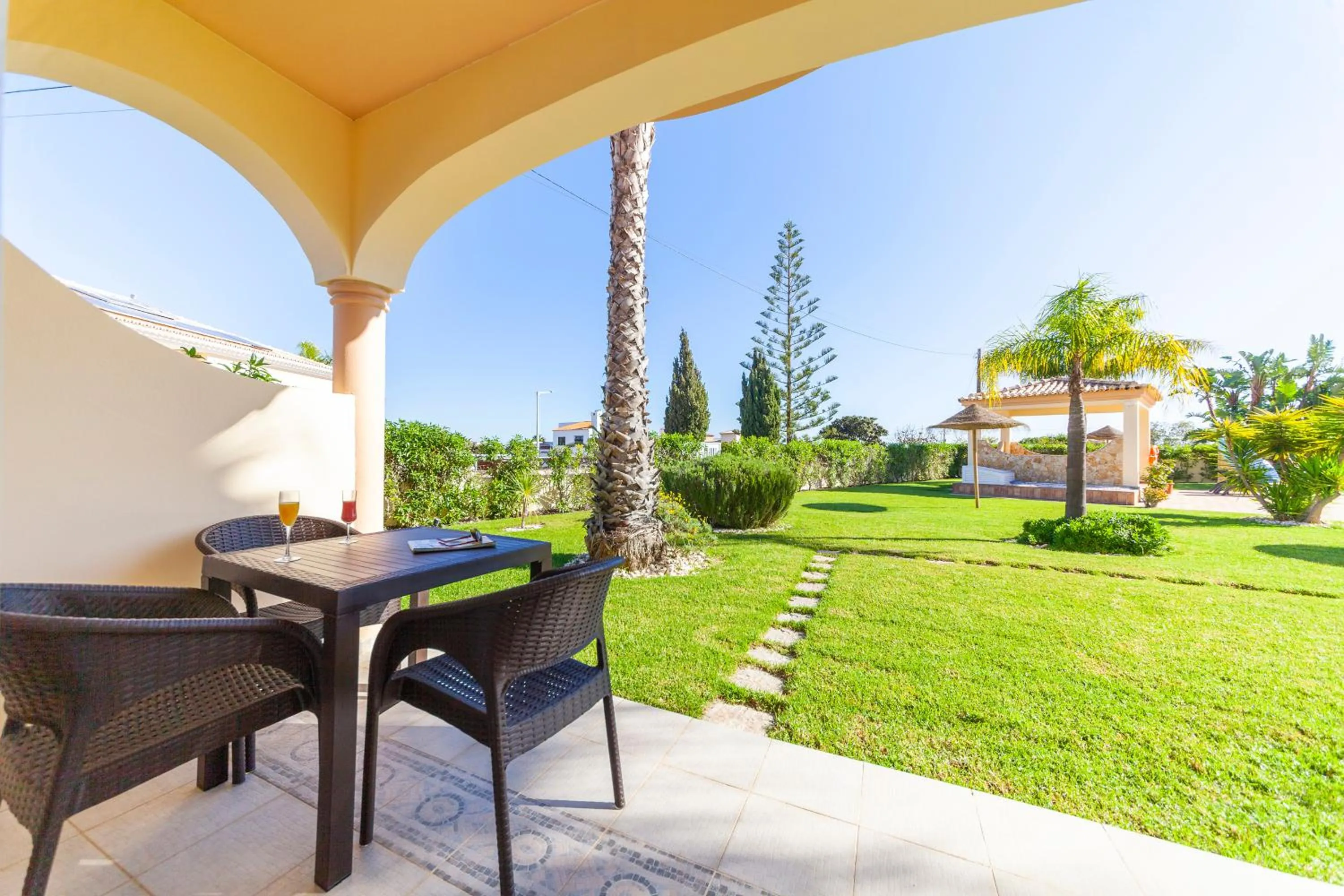 Garden in Atalaia Sol Aparthotel - tennis & heated pool in winter