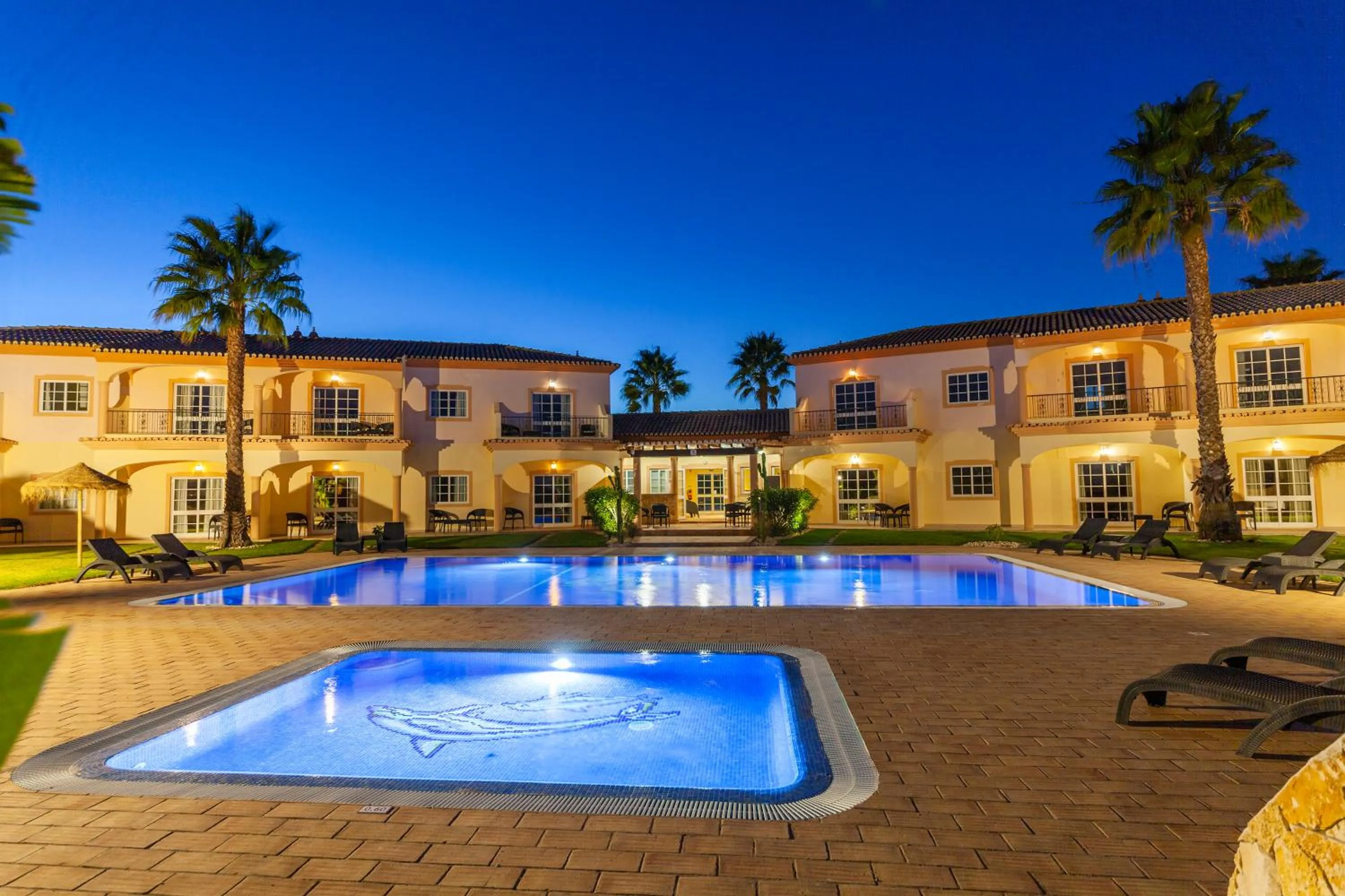 Property building in Atalaia Sol Aparthotel - tennis & heated pool in winter