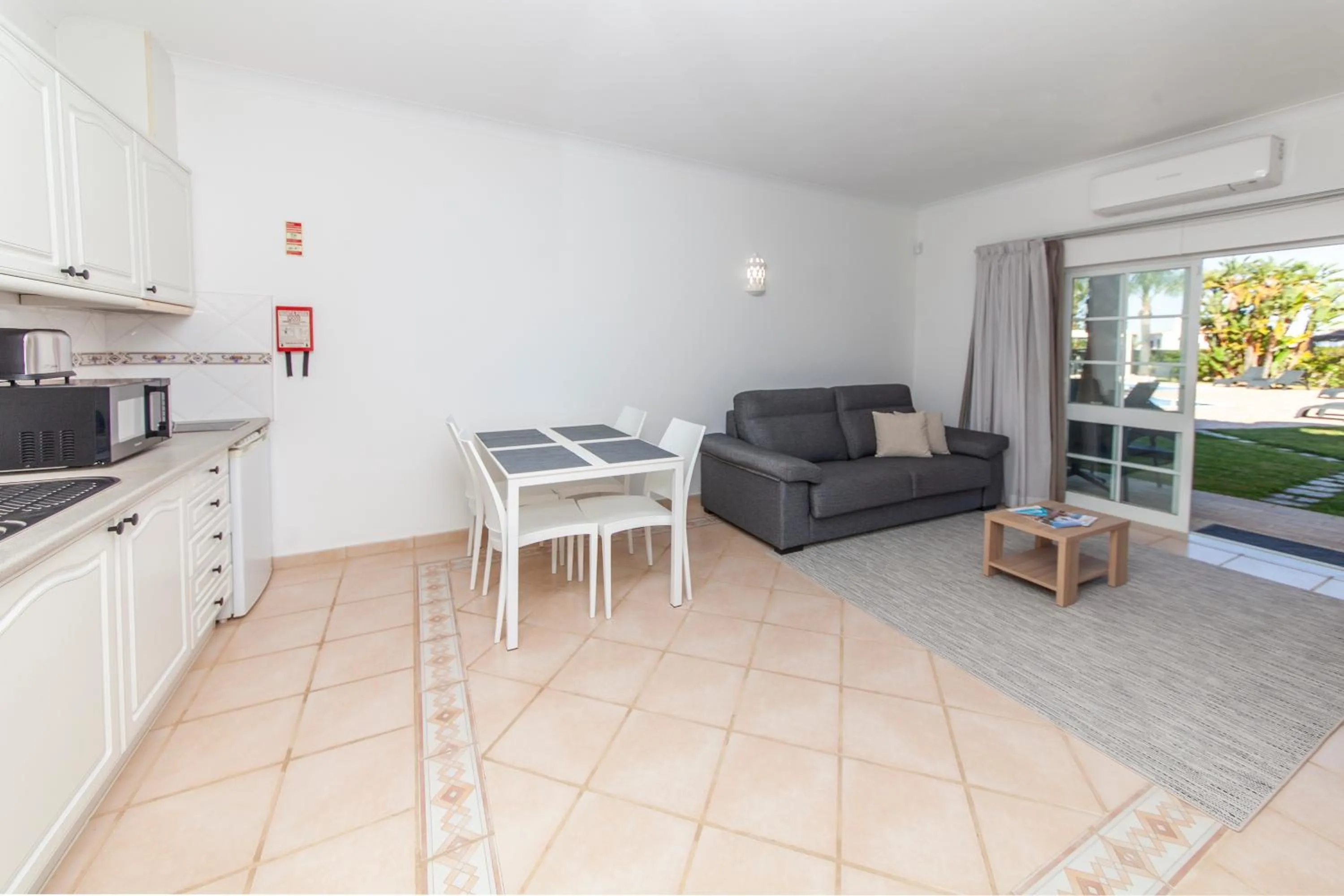 Kitchen or kitchenette in Atalaia Sol Aparthotel - tennis & heated pool in winter