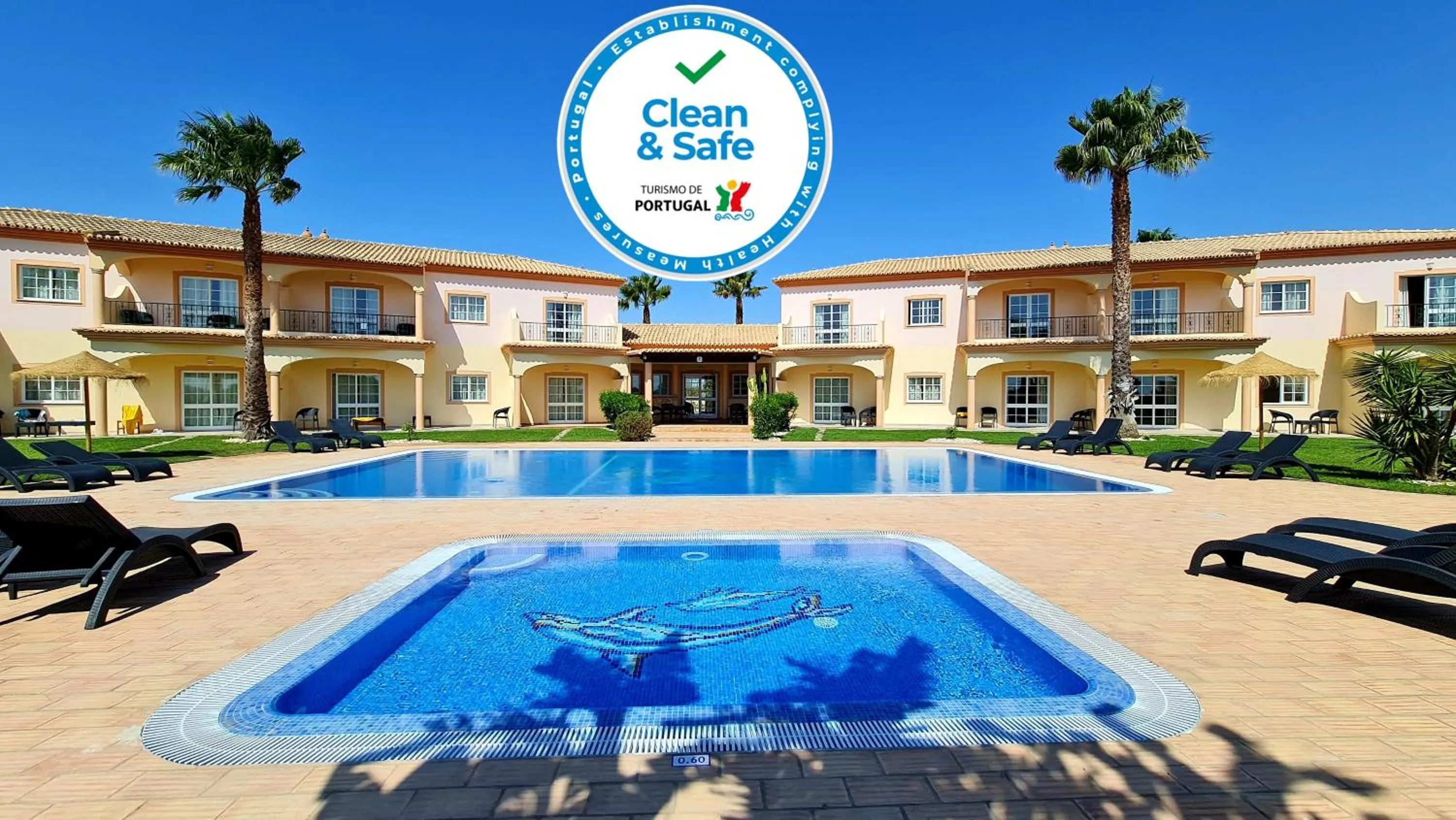 Property building in Atalaia Sol Aparthotel - tennis & heated pool in winter