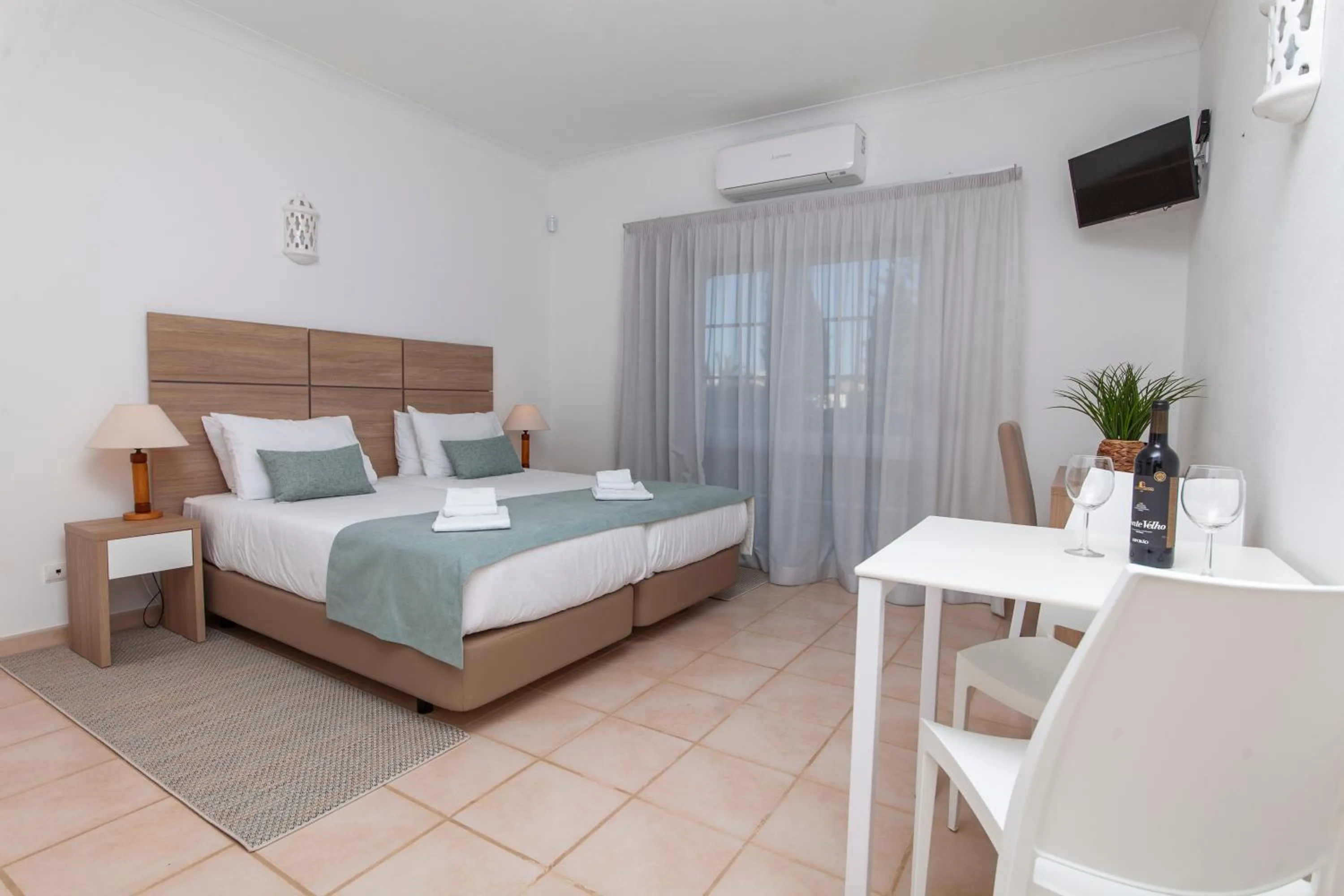 Bed in Atalaia Sol Aparthotel - tennis & heated pool in winter