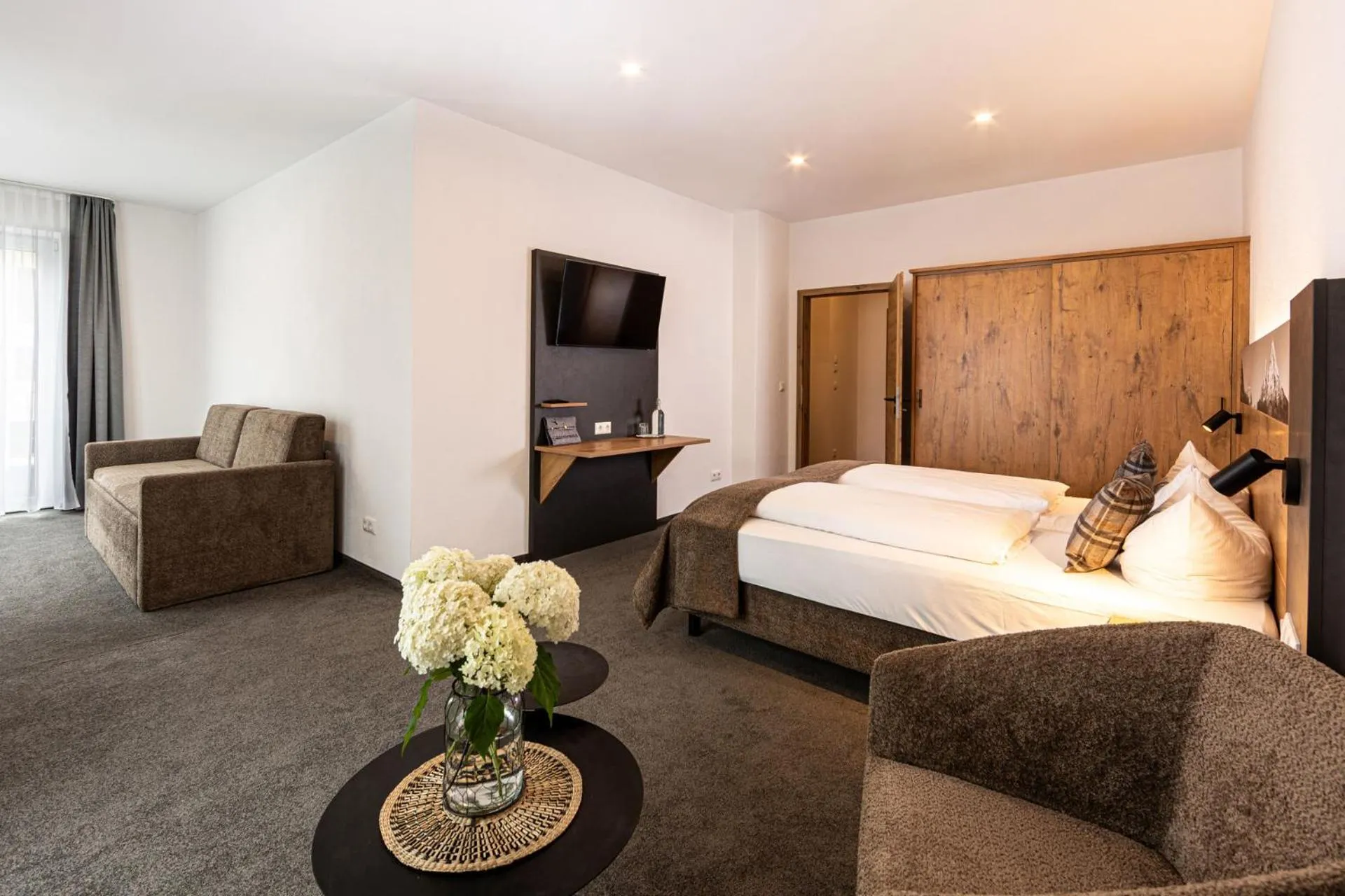 Bed in Hotel AlpinaRos