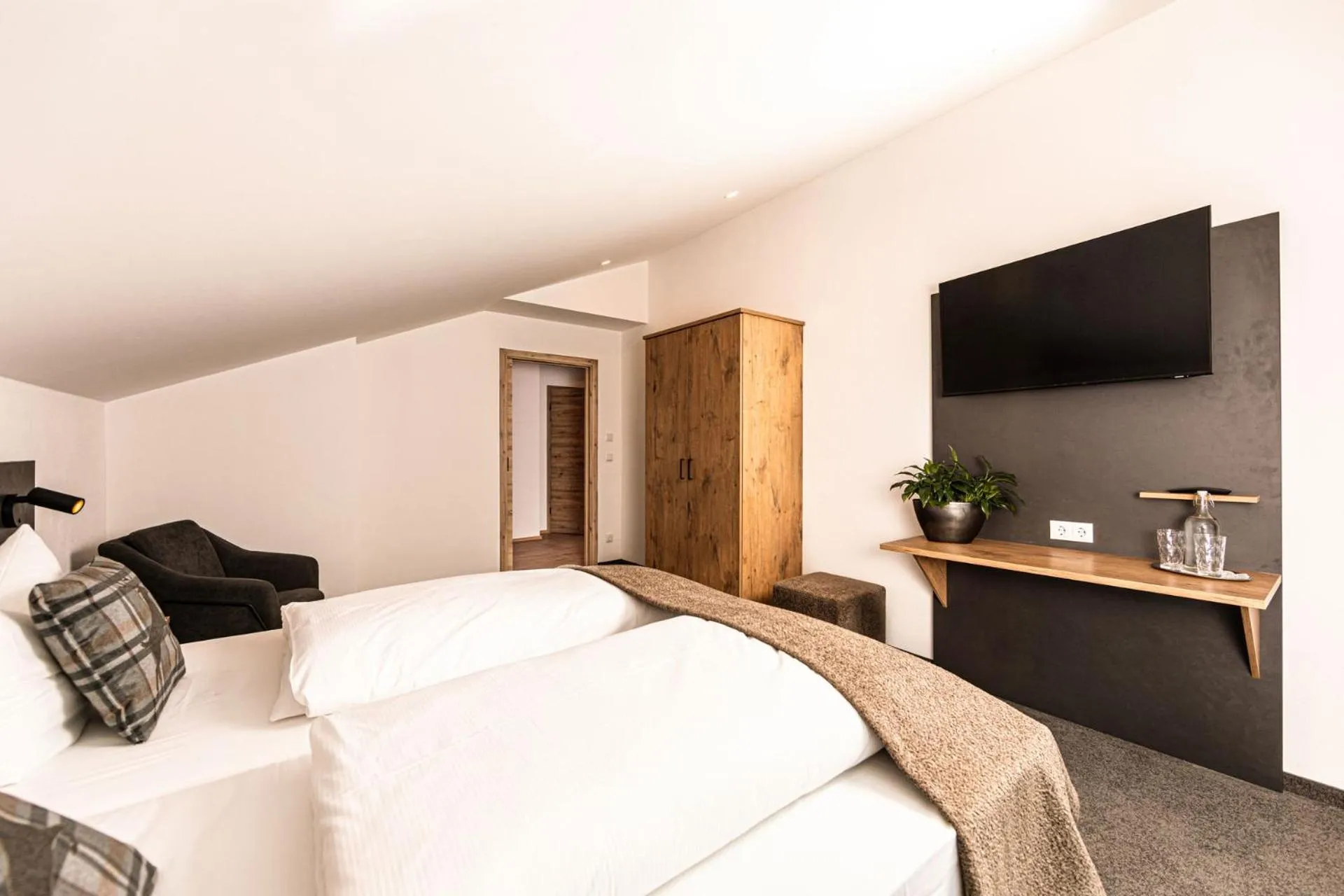 Bed in Hotel AlpinaRos