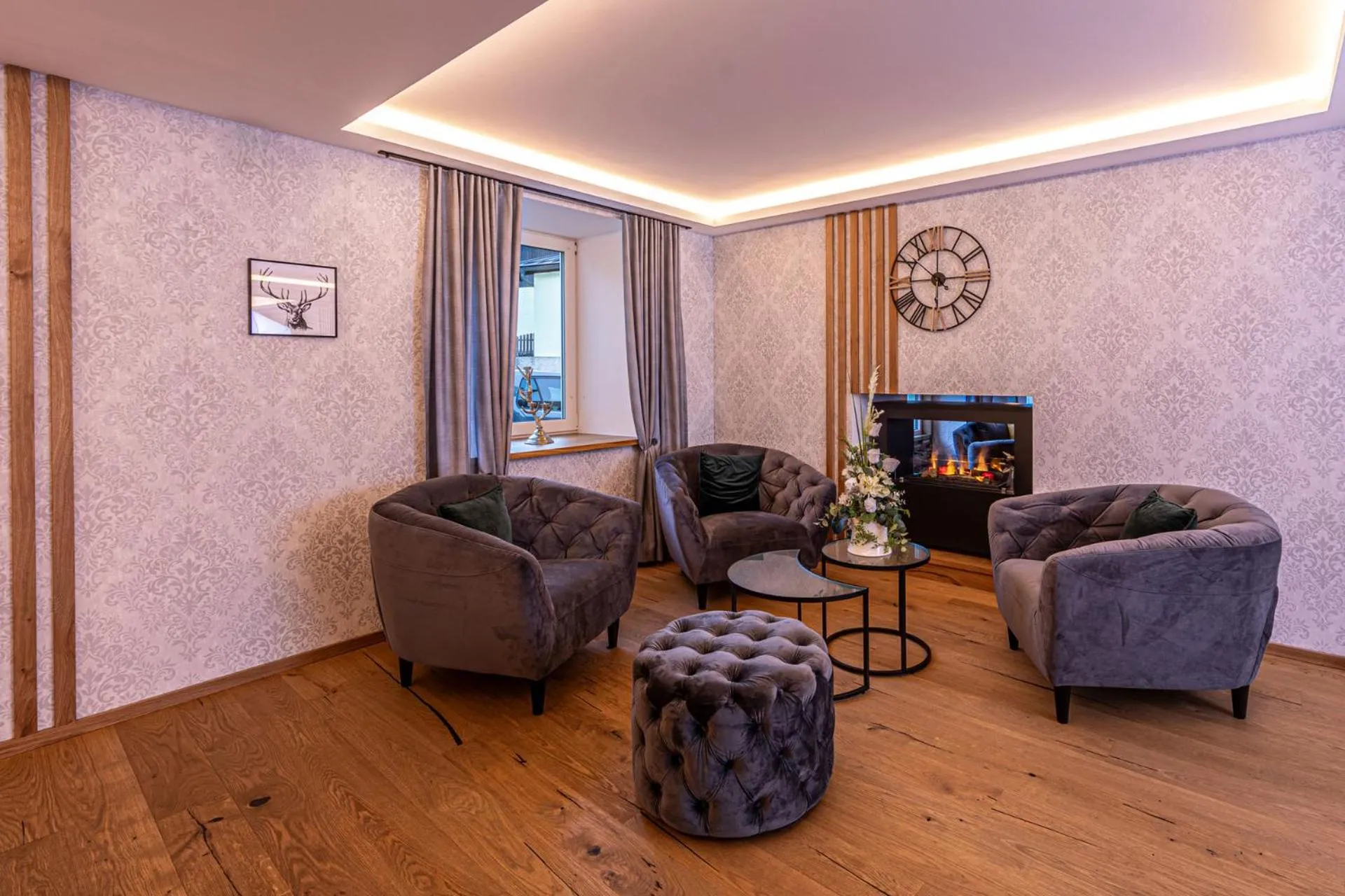 Lobby or reception in Hotel AlpinaRos