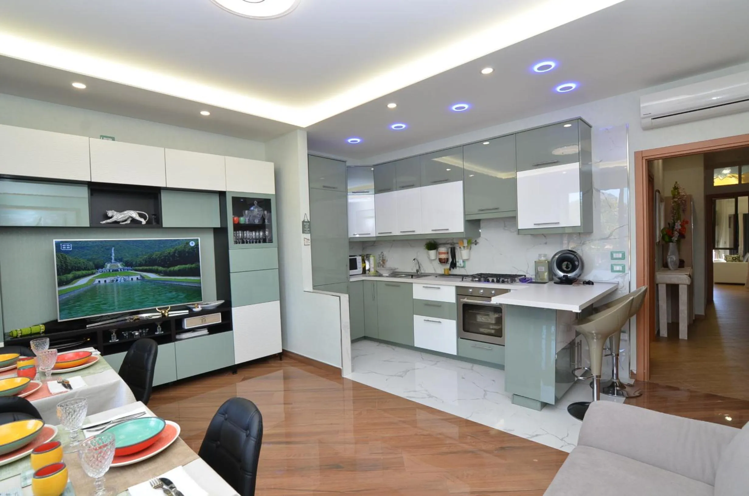 Dining area in Caserta Deluxe