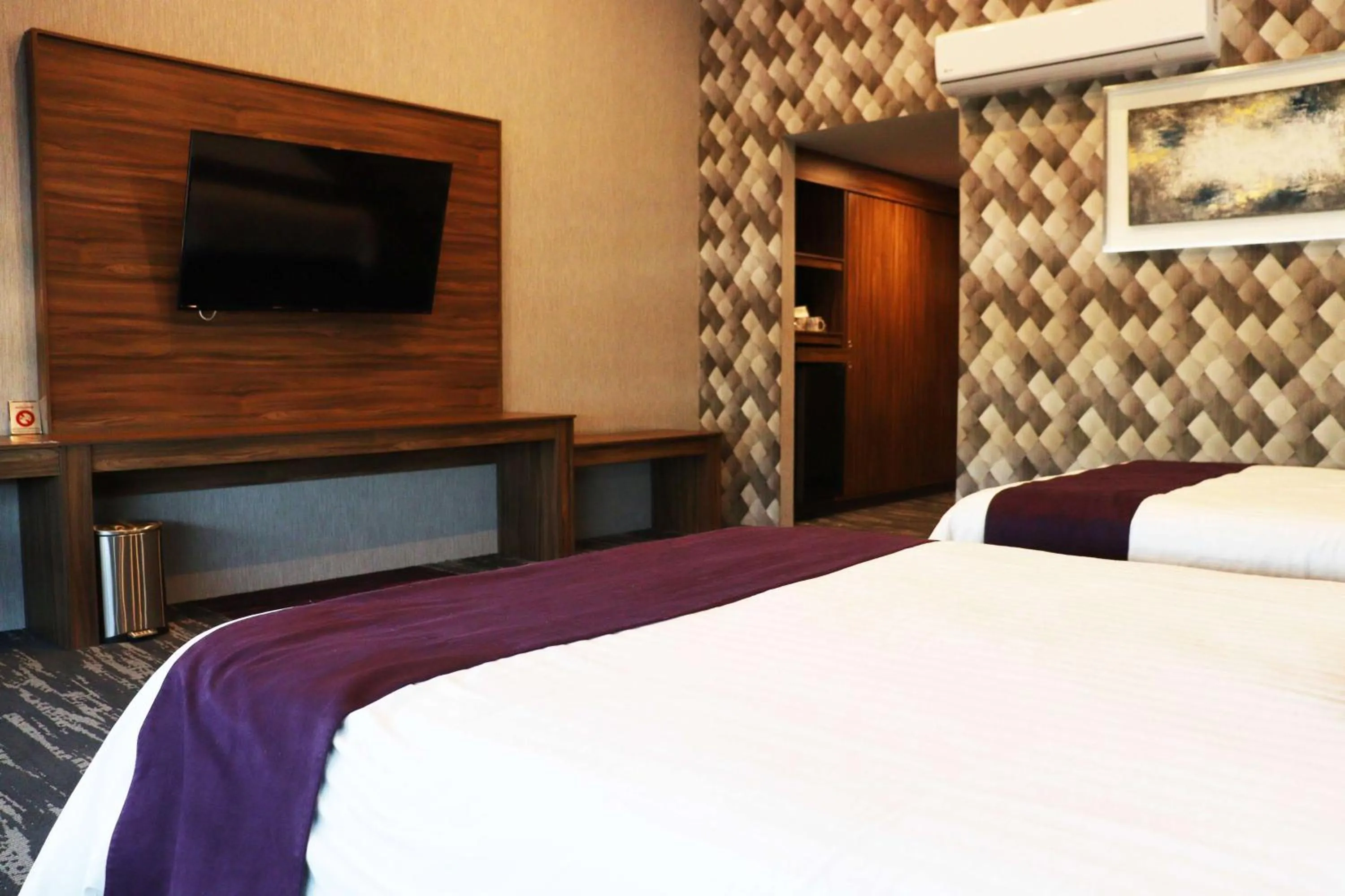 Photo of the whole room, Bed in Wyndham Garden Aguascalientes Hotel & Casino