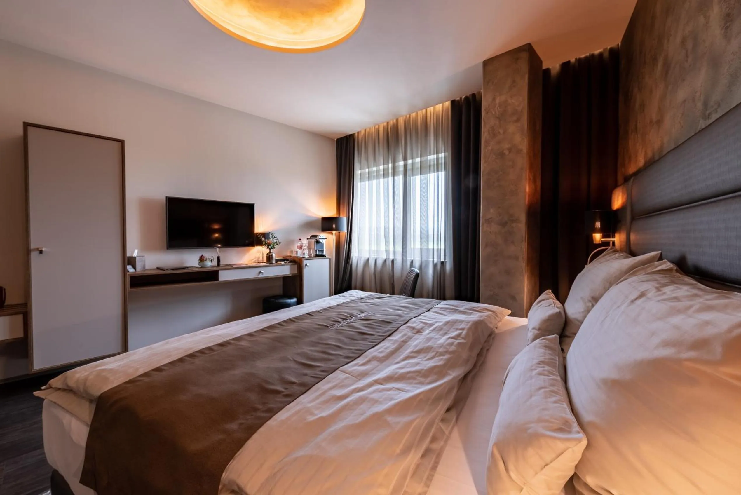 Photo of the whole room, Bed in NUTREND World