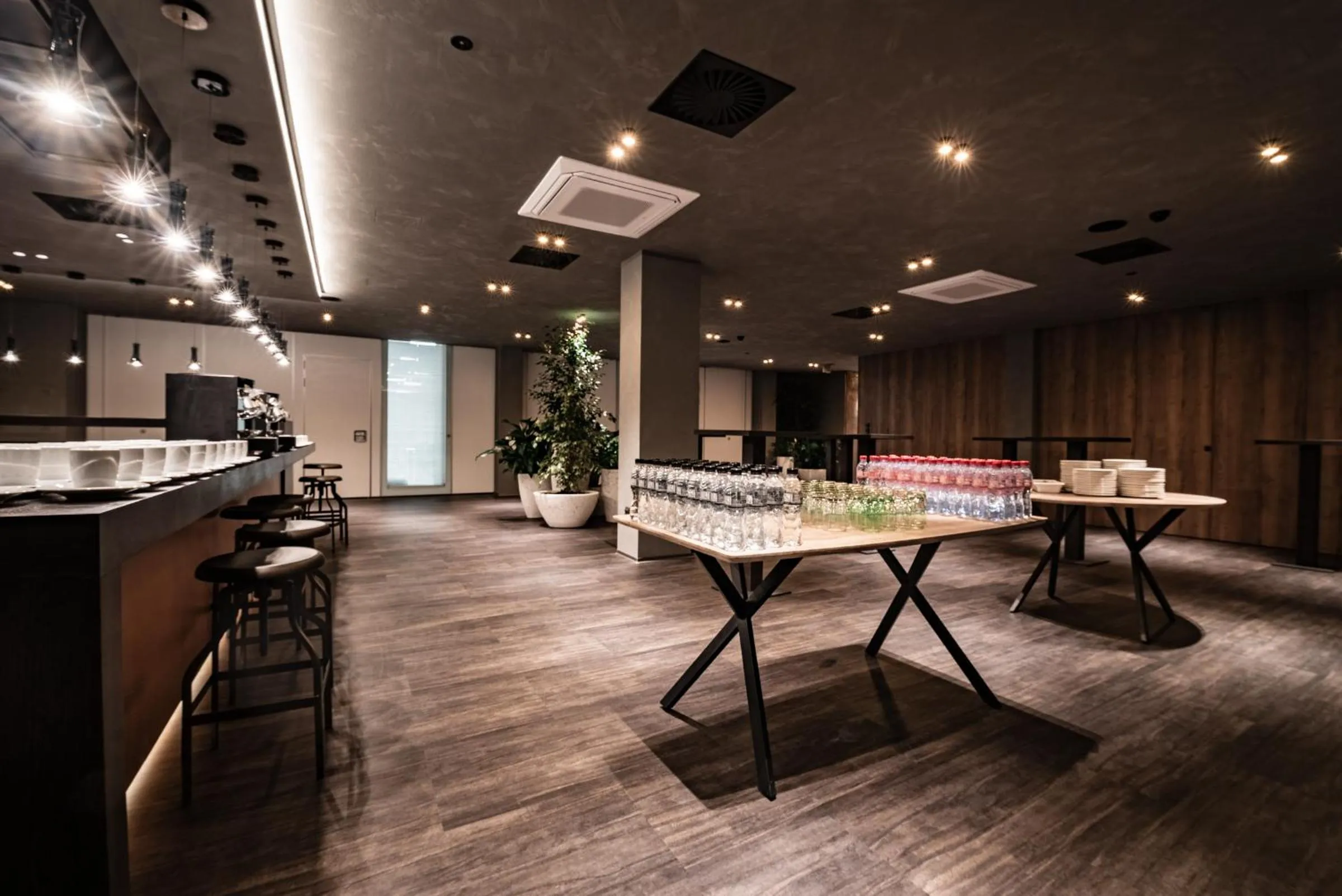 Business facilities in NUTREND World