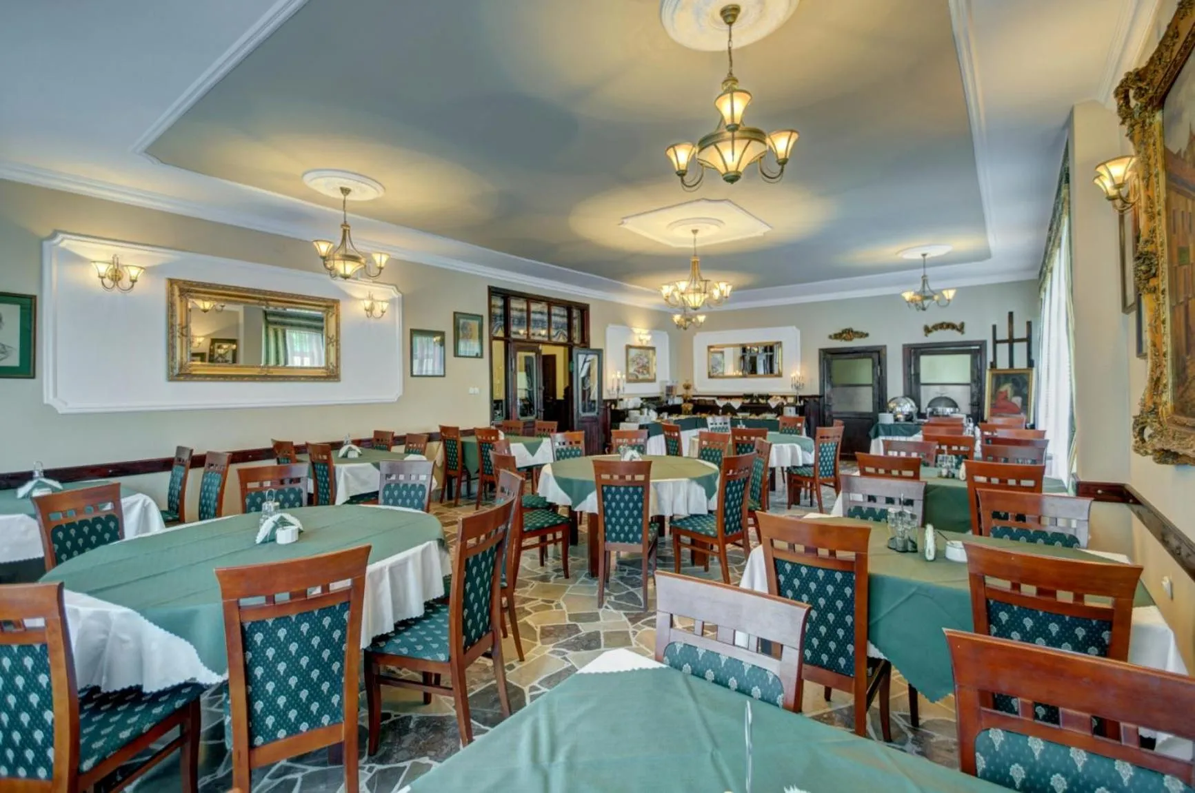 Dining area in Willa Roztoka