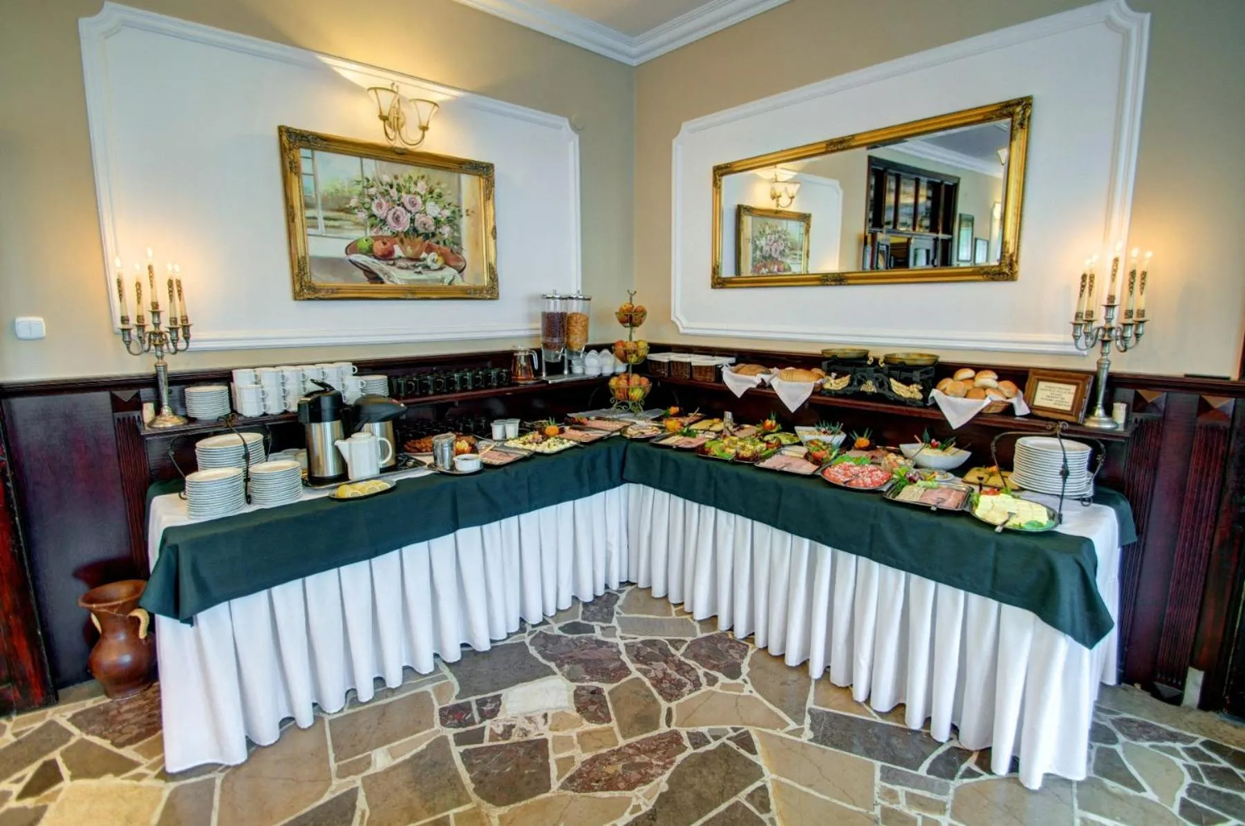 Buffet breakfast in Willa Roztoka