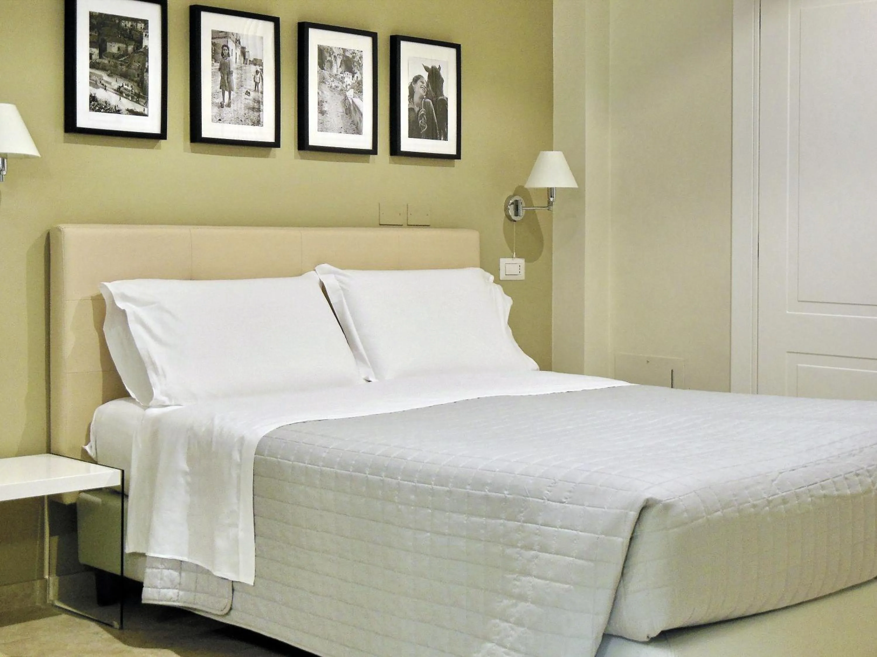 Bedroom, Bed in L'OSPITE - LIFESTYLE RESIDENCE, Design Rooms