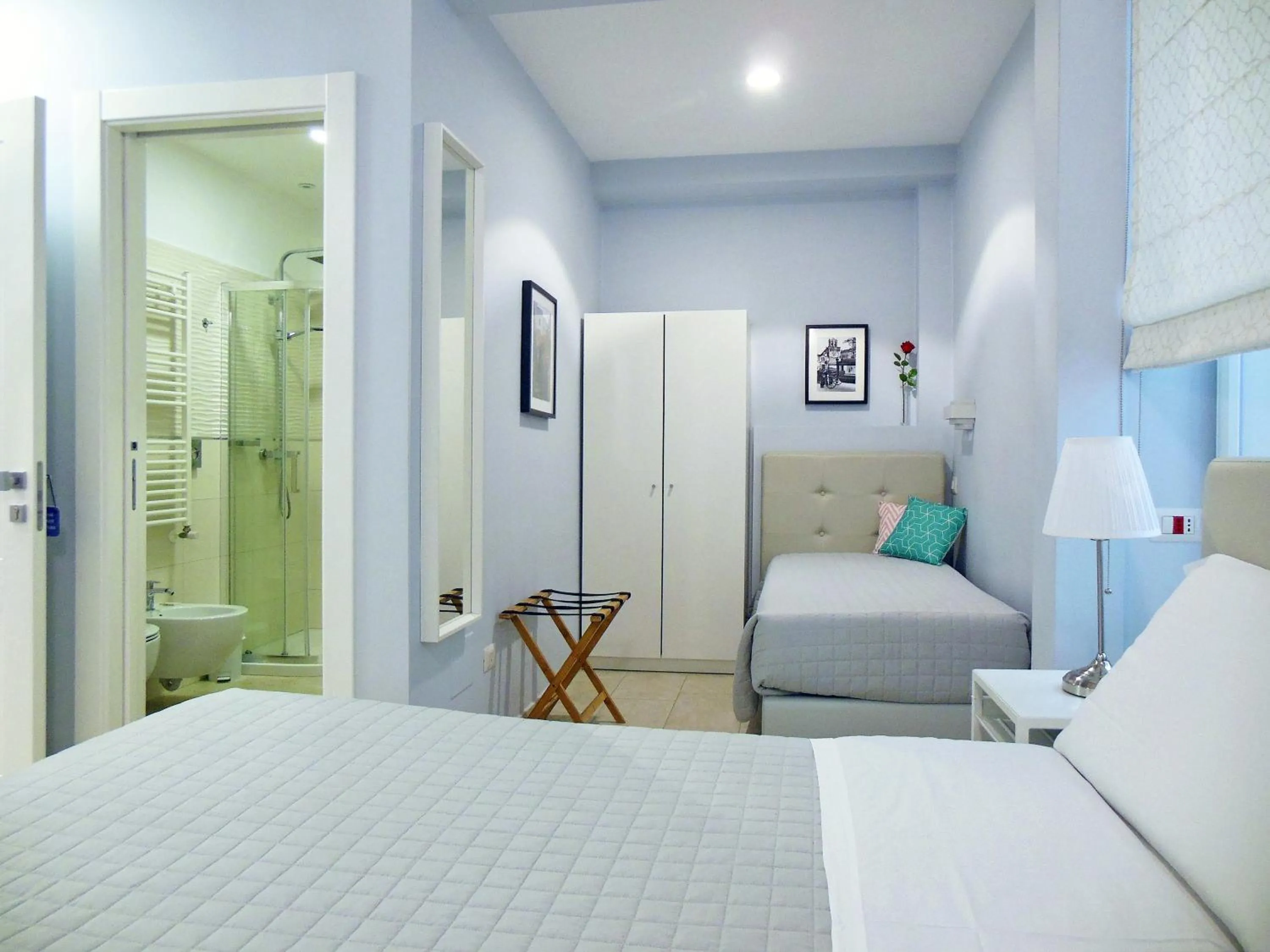 Photo of the whole room, Bed in L'OSPITE - LIFESTYLE RESIDENCE, Design Rooms