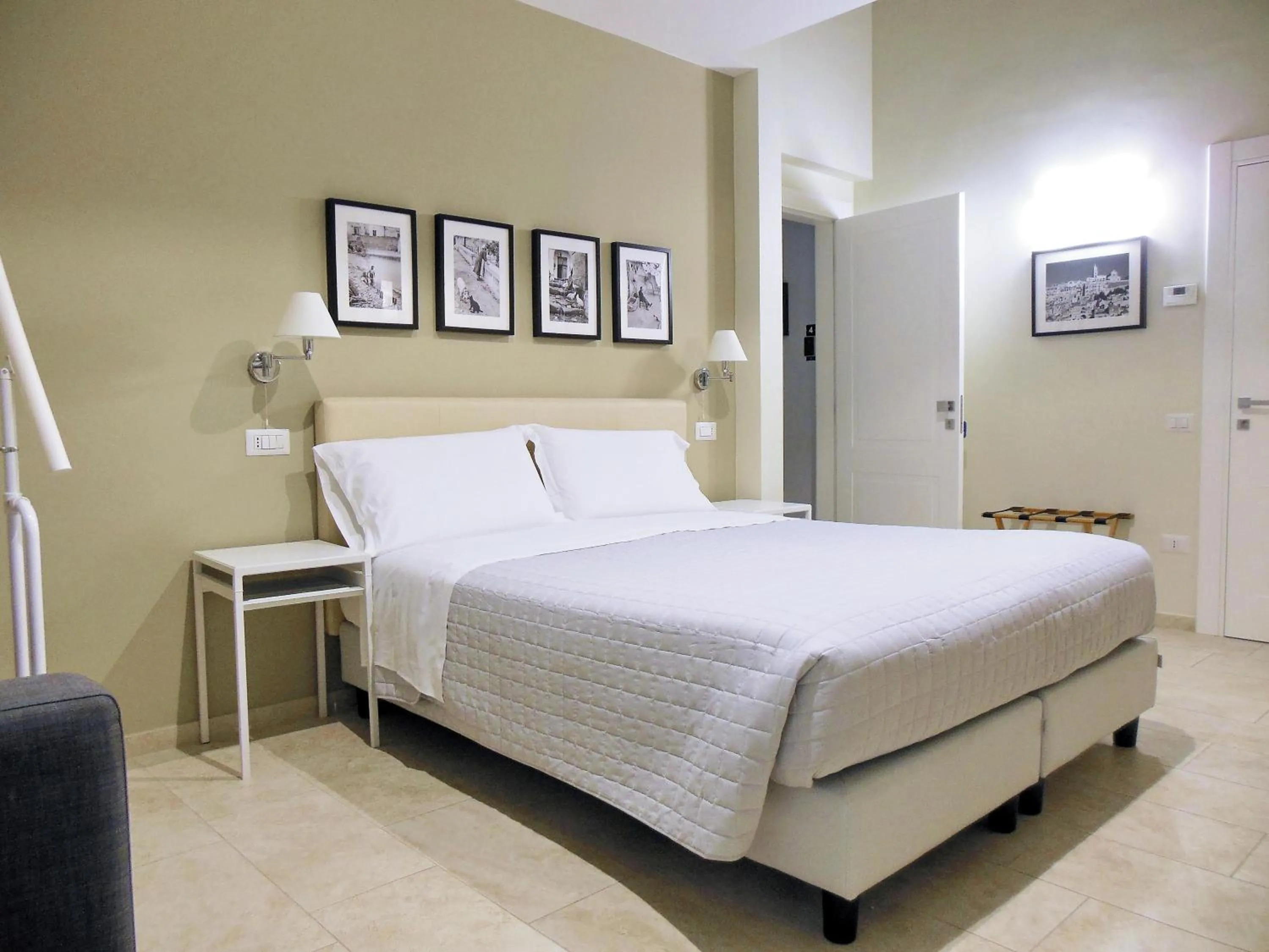 Bedroom, Bed in L'OSPITE - LIFESTYLE RESIDENCE, Design Rooms