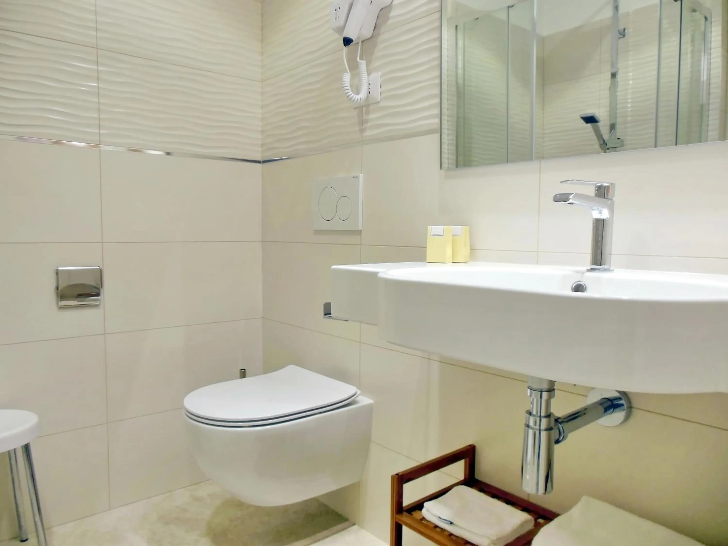Bathroom in L'OSPITE - LIFESTYLE RESIDENCE, Design Rooms