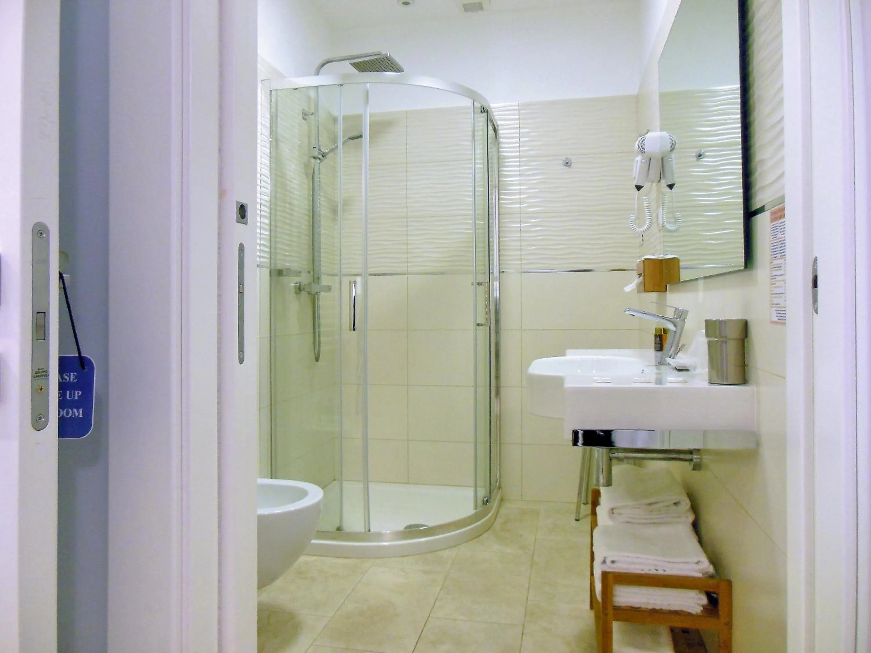 Shower in L'OSPITE - LIFESTYLE RESIDENCE, Design Rooms
