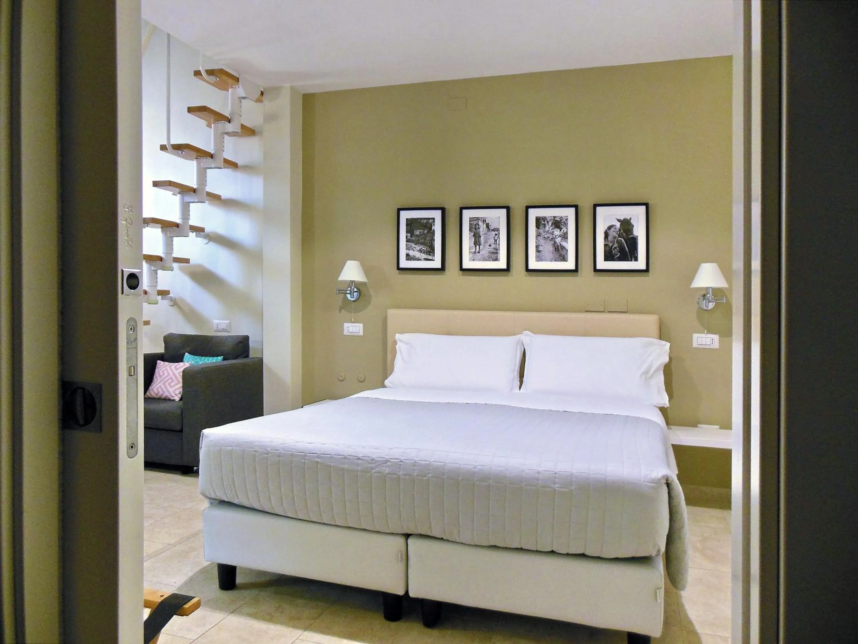 Bedroom, Bed in L'OSPITE - LIFESTYLE RESIDENCE, Design Rooms