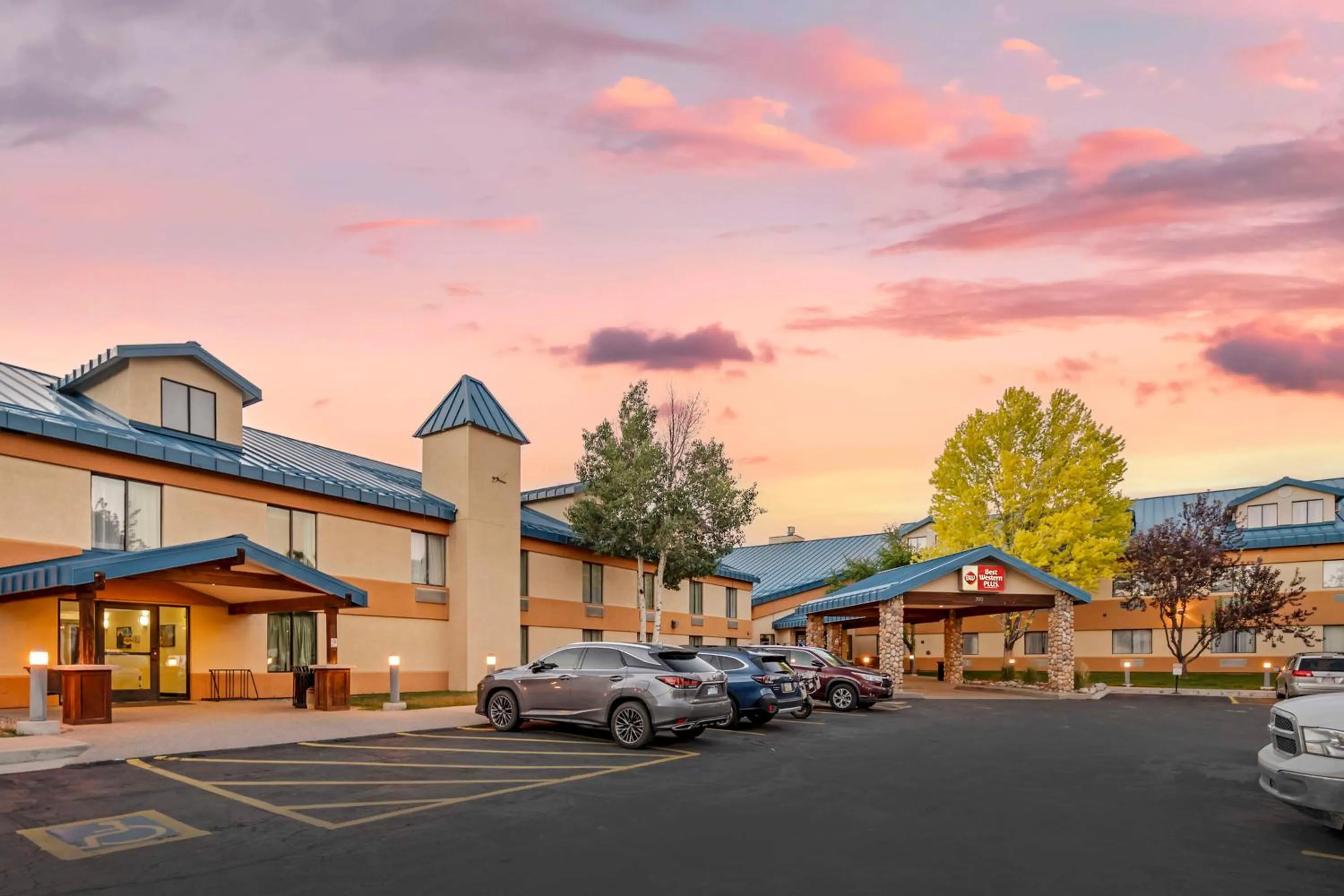 Property building in Best Western Plus Eagle Vail Airport