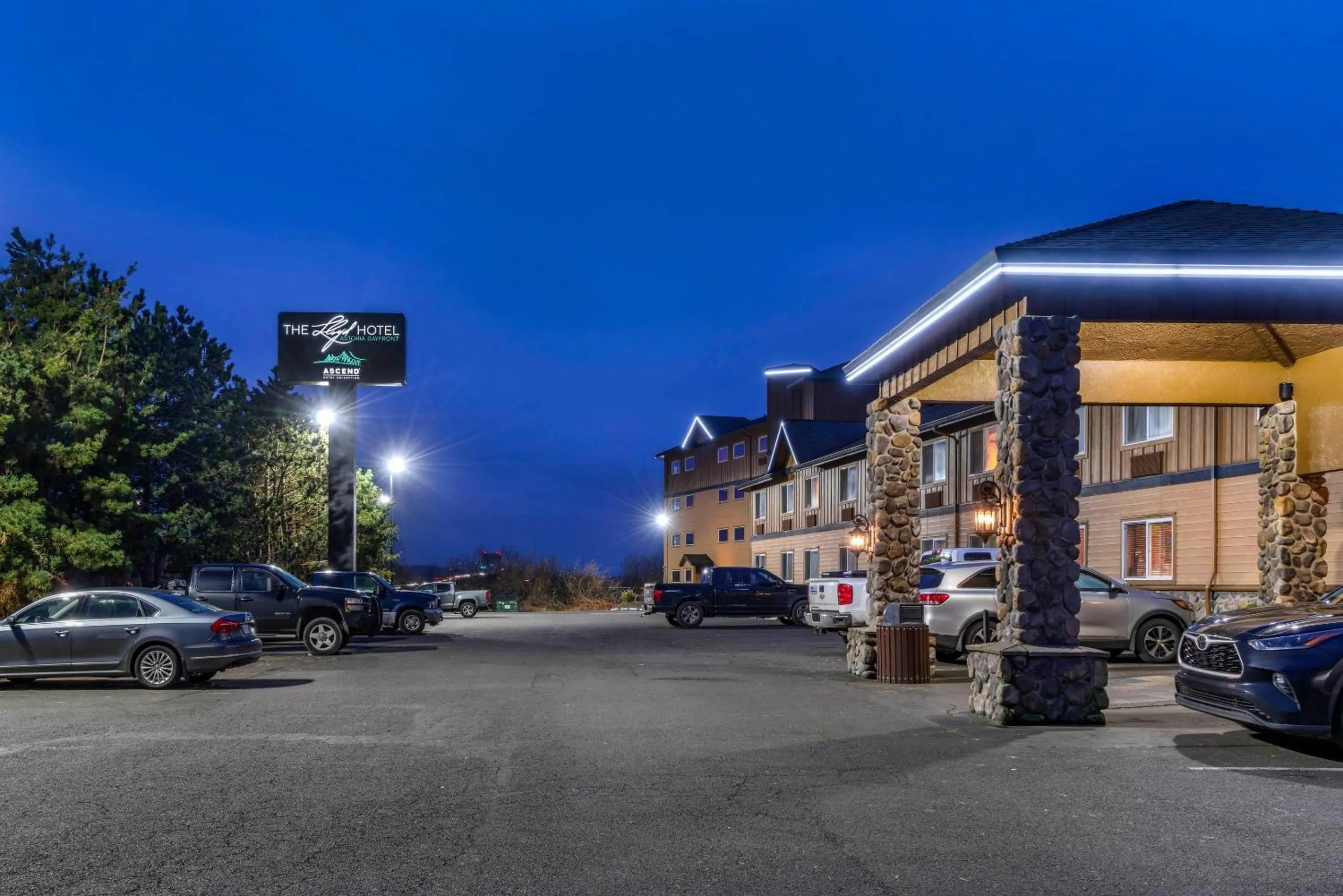 Property building in Lloyd Hotel Astoria Bayfront, an Ascend Collection Hotel