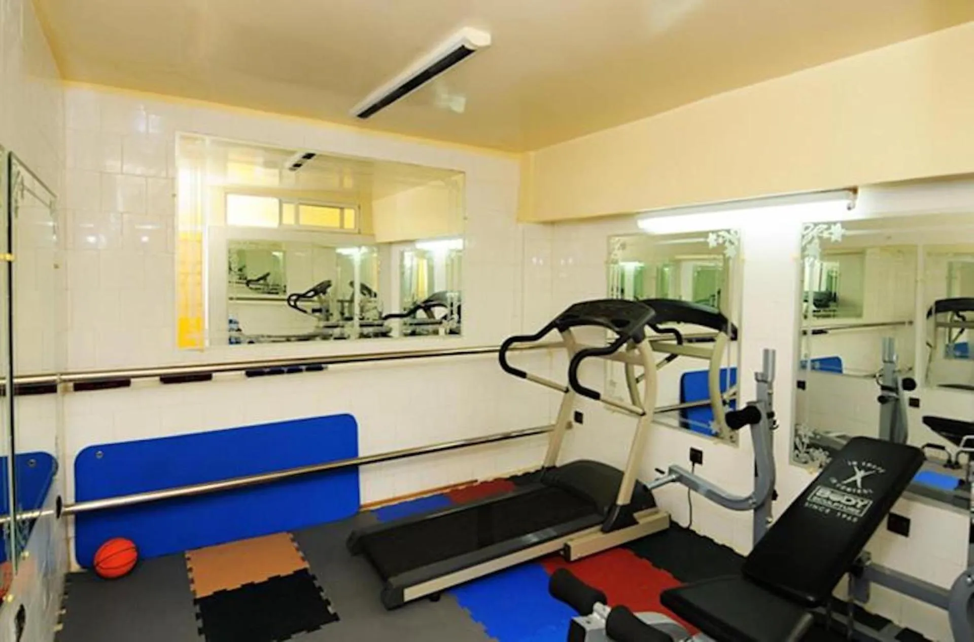 Fitness centre/facilities in Perla Hôtel