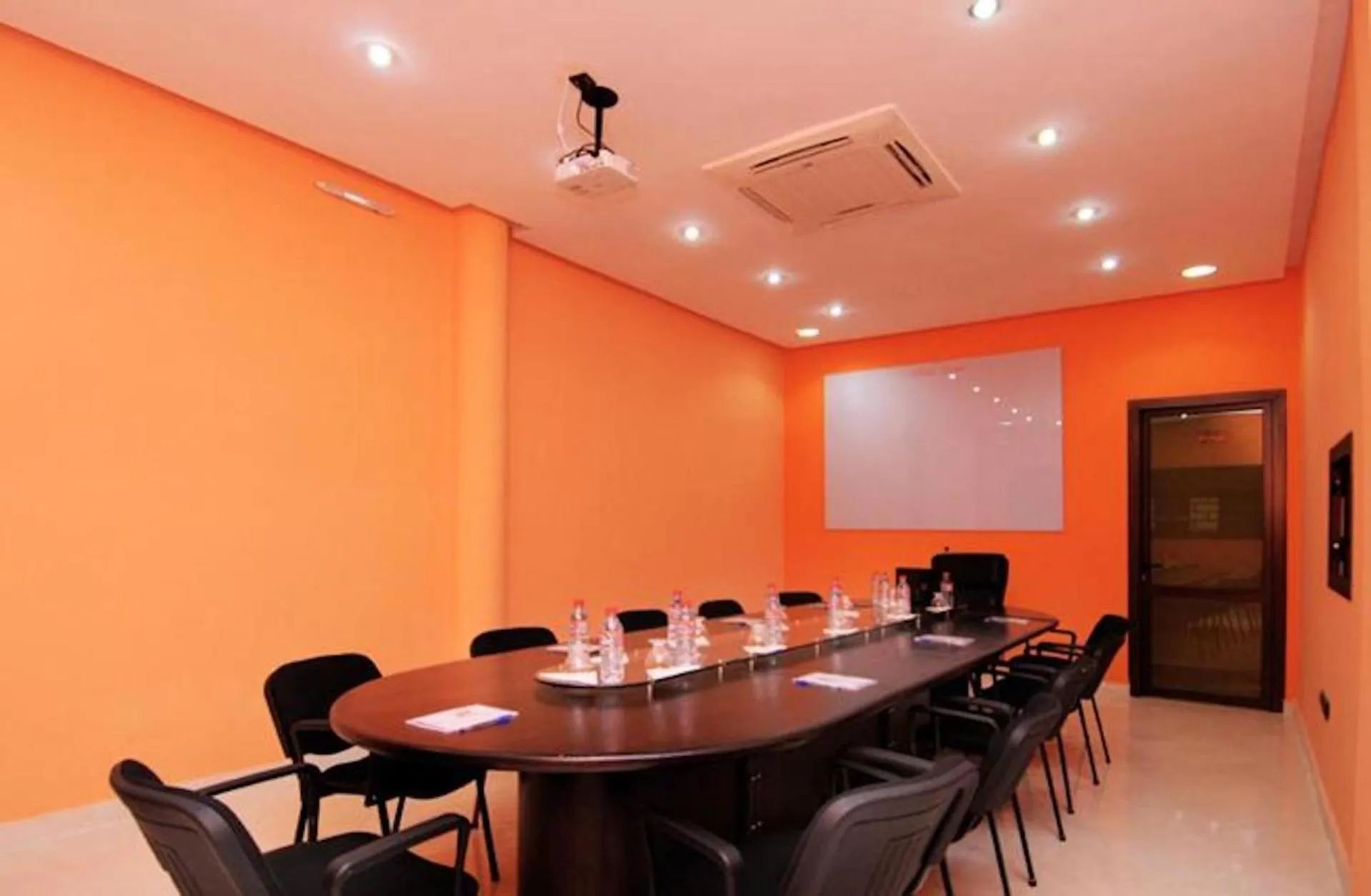 Meeting/conference room in Perla Hôtel