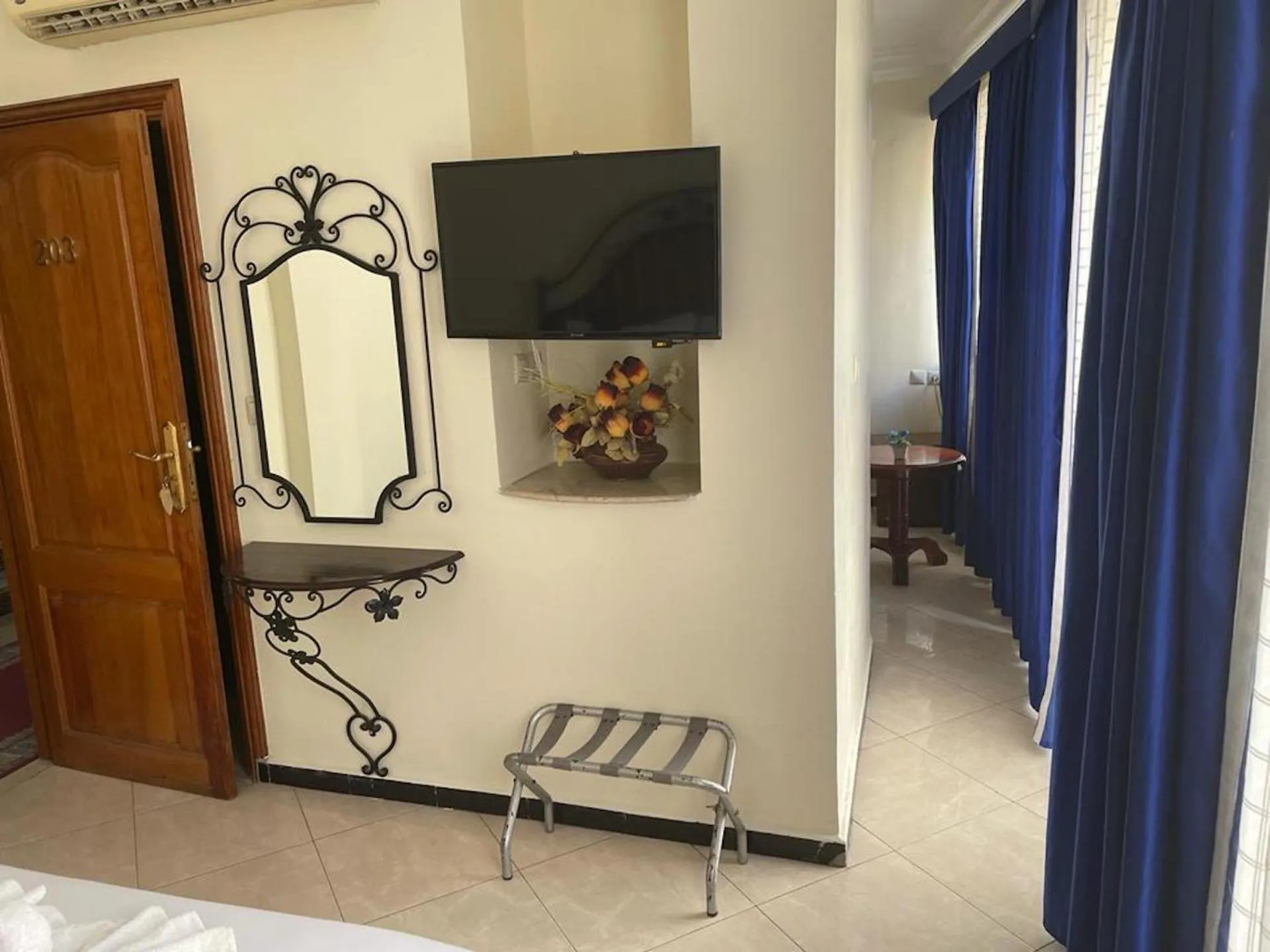 TV and multimedia, Bed in Perla Hôtel