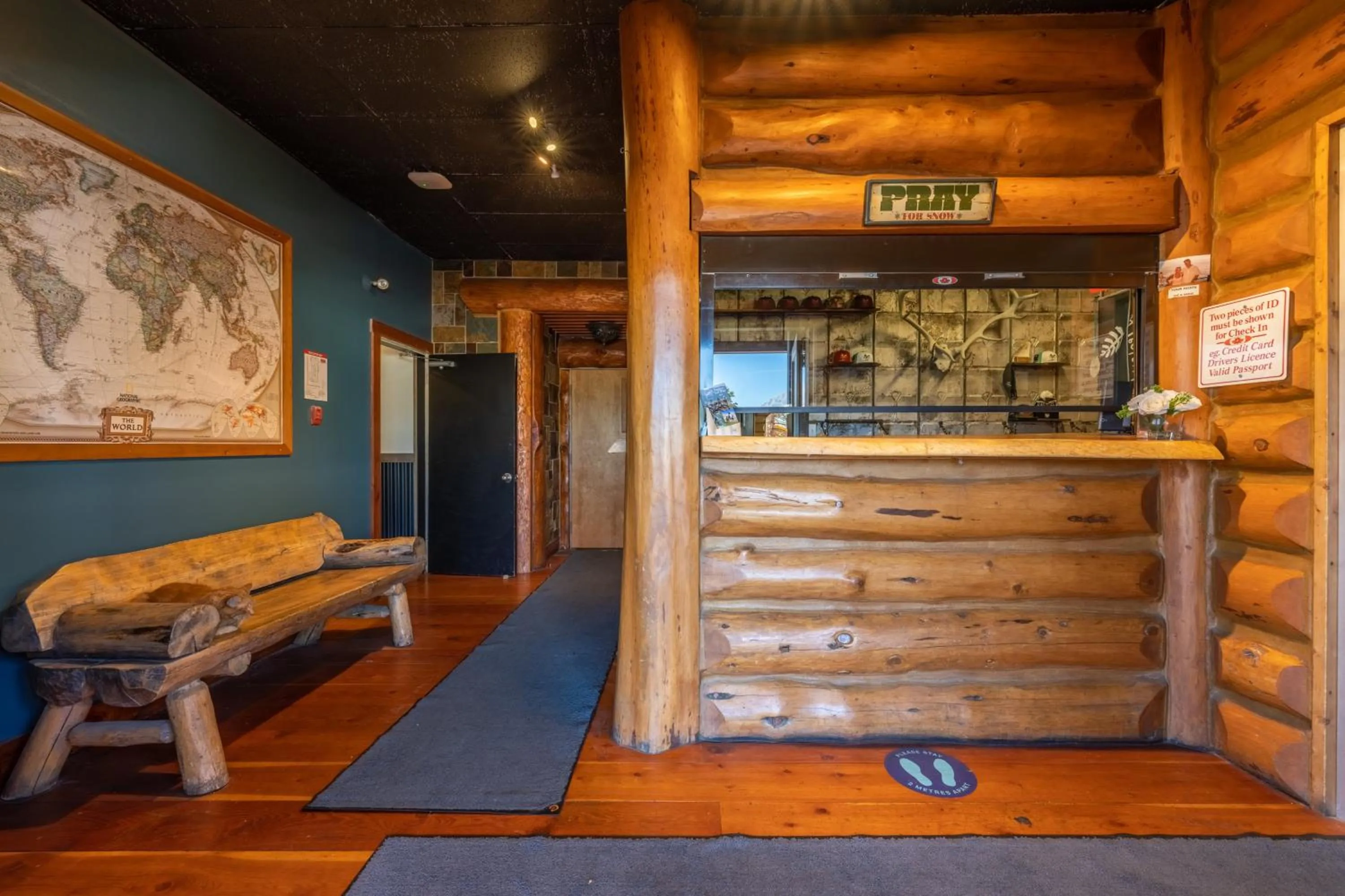 Lobby or reception in The Raging Elk Adventure Lodging