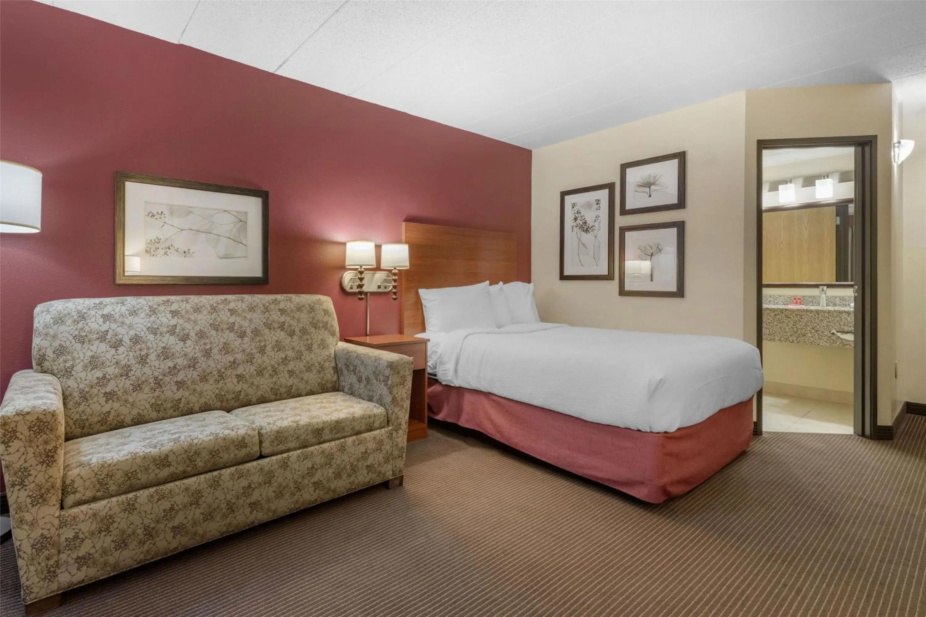 Bedroom, Bed in SureStay Plus Hotel by Best Western Litchfield