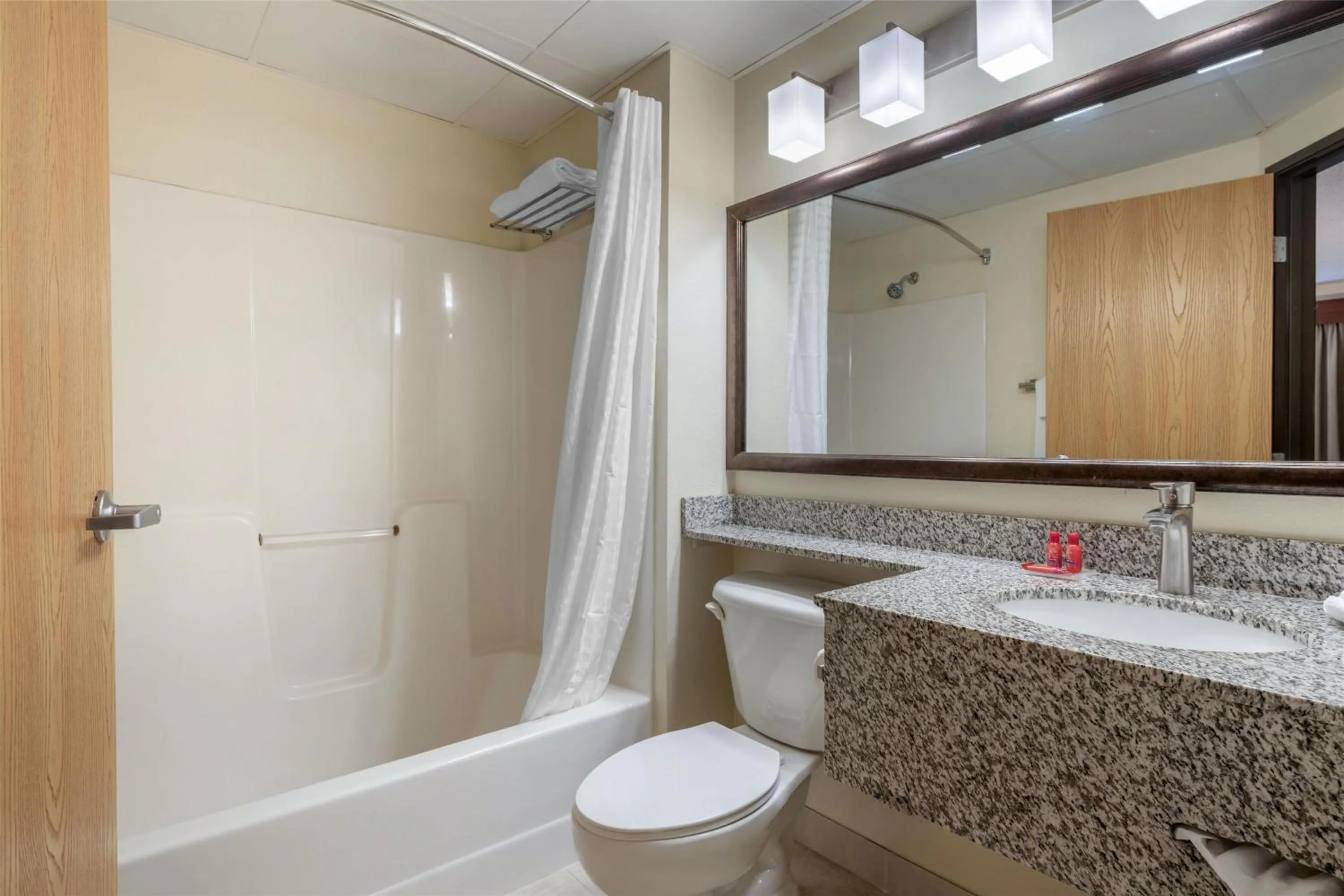 Bathroom in SureStay Plus Hotel by Best Western Litchfield