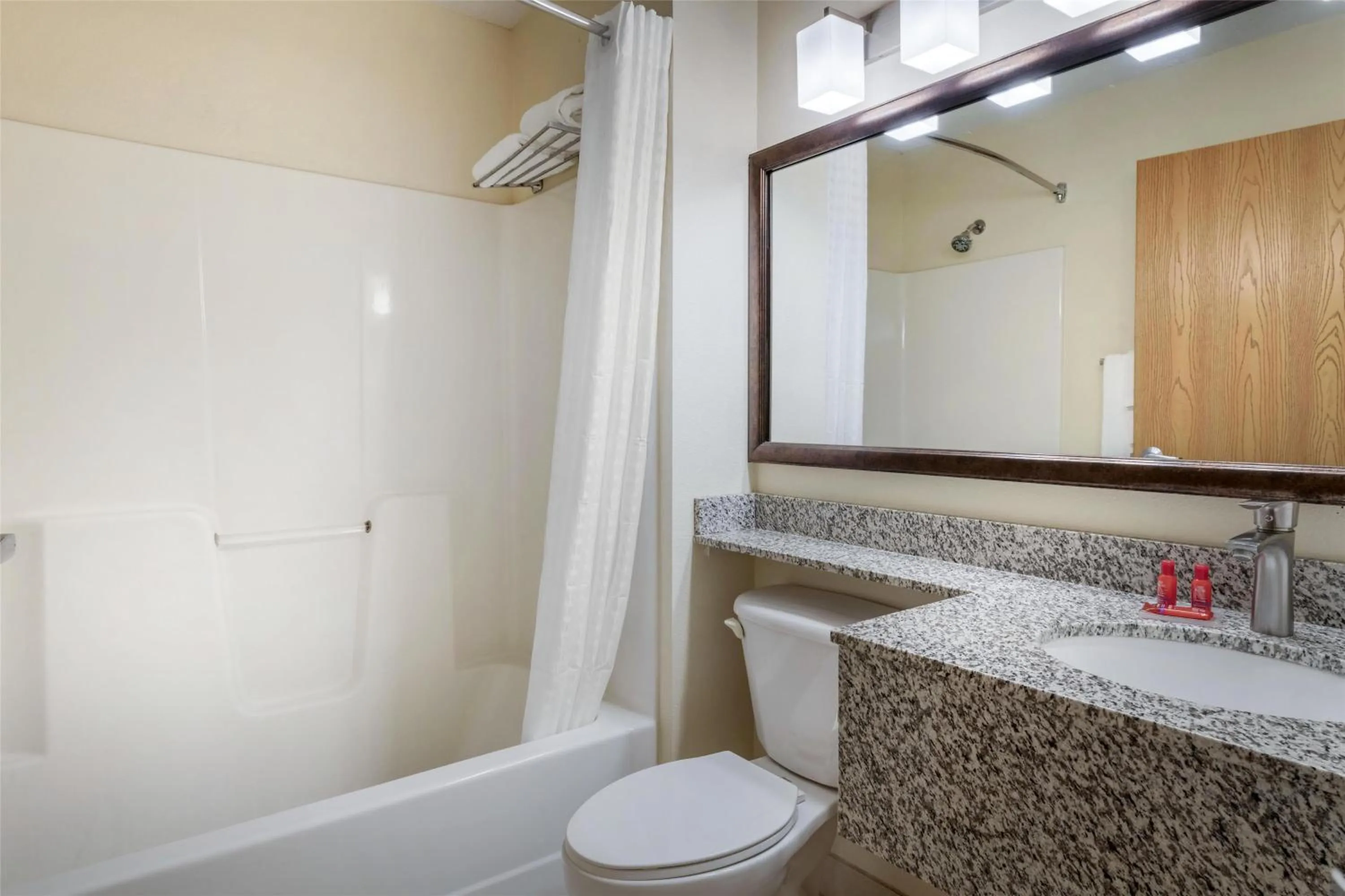 Bathroom in SureStay Plus Hotel by Best Western Litchfield